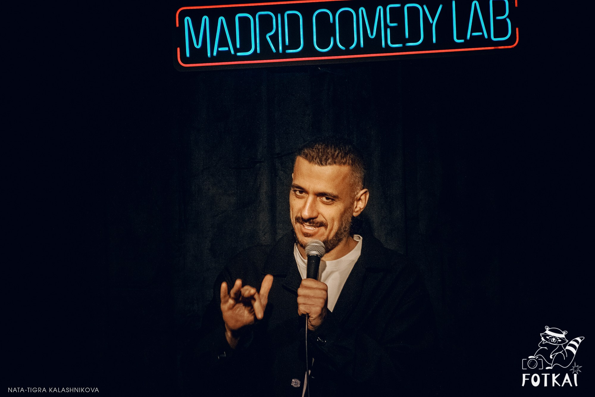 Eduard Matsaberidze en Madrid 14 de febrero 2026 — fotos del show de stand-up | FOTKAI