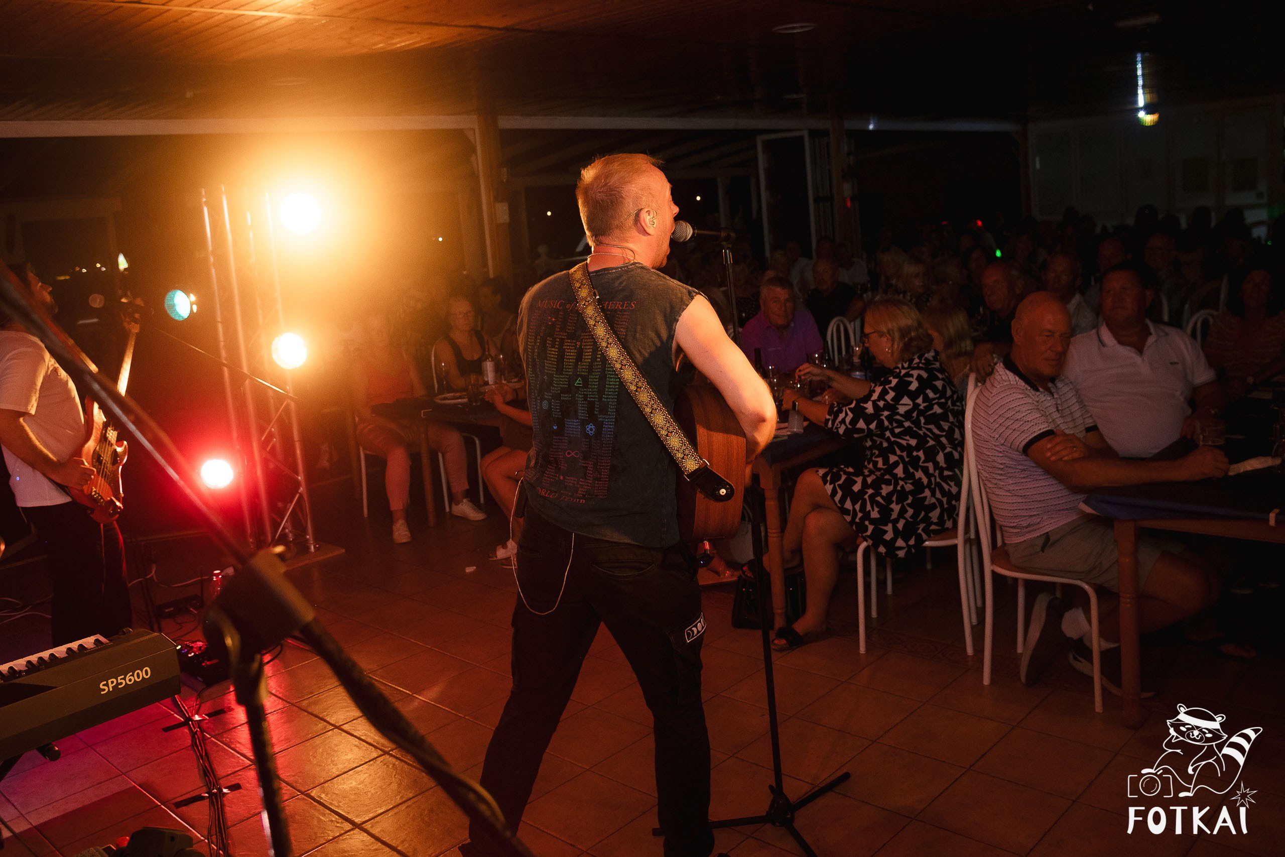 Ultimate Coldplay en Restaurante Los Cucalos: Reportaje fotográfico 17.09.25 | FOTKAI