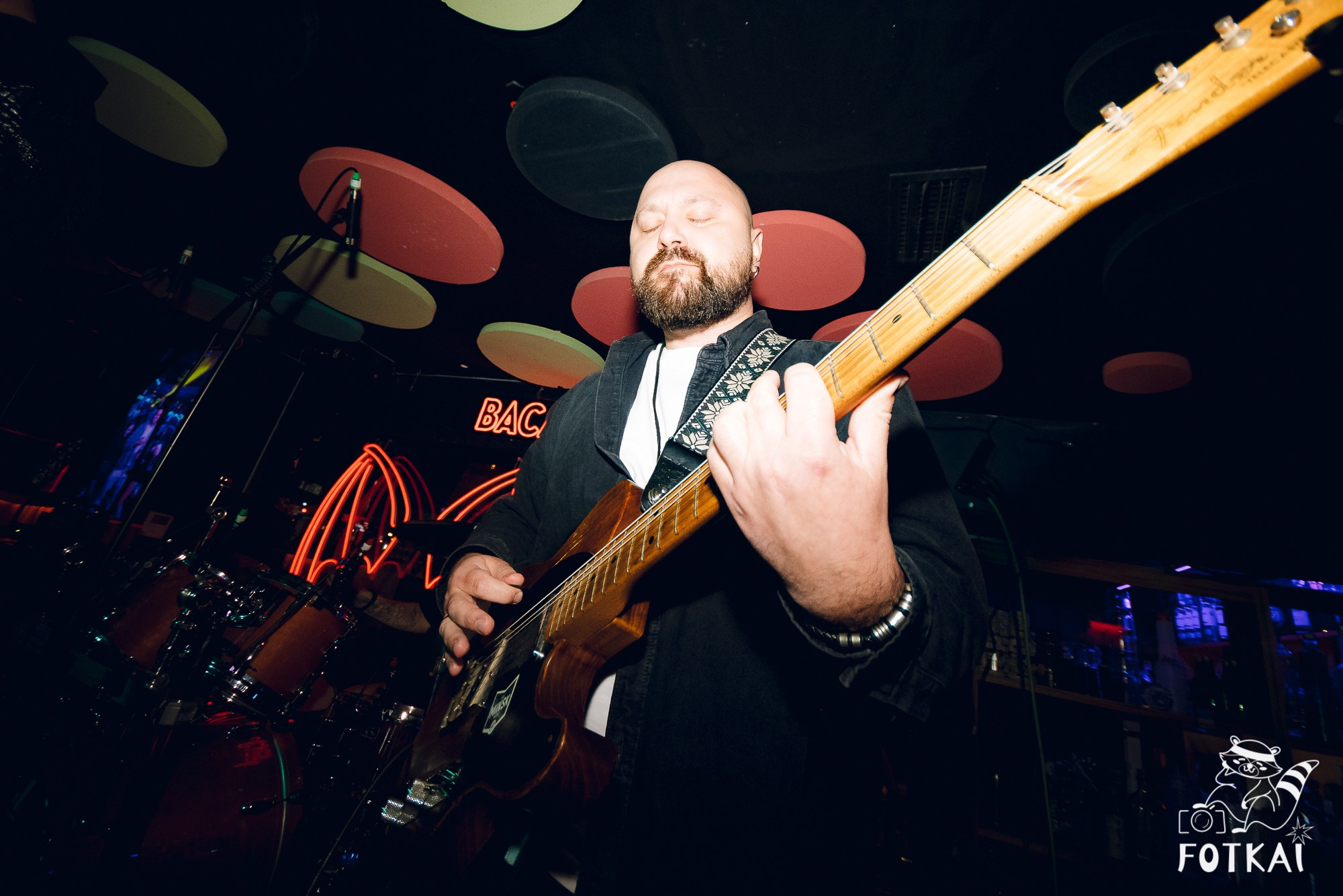 Концерт Delyrio в Confetti Playa Alicante — живое выступление группы, февраль 2026 | FOTKAI