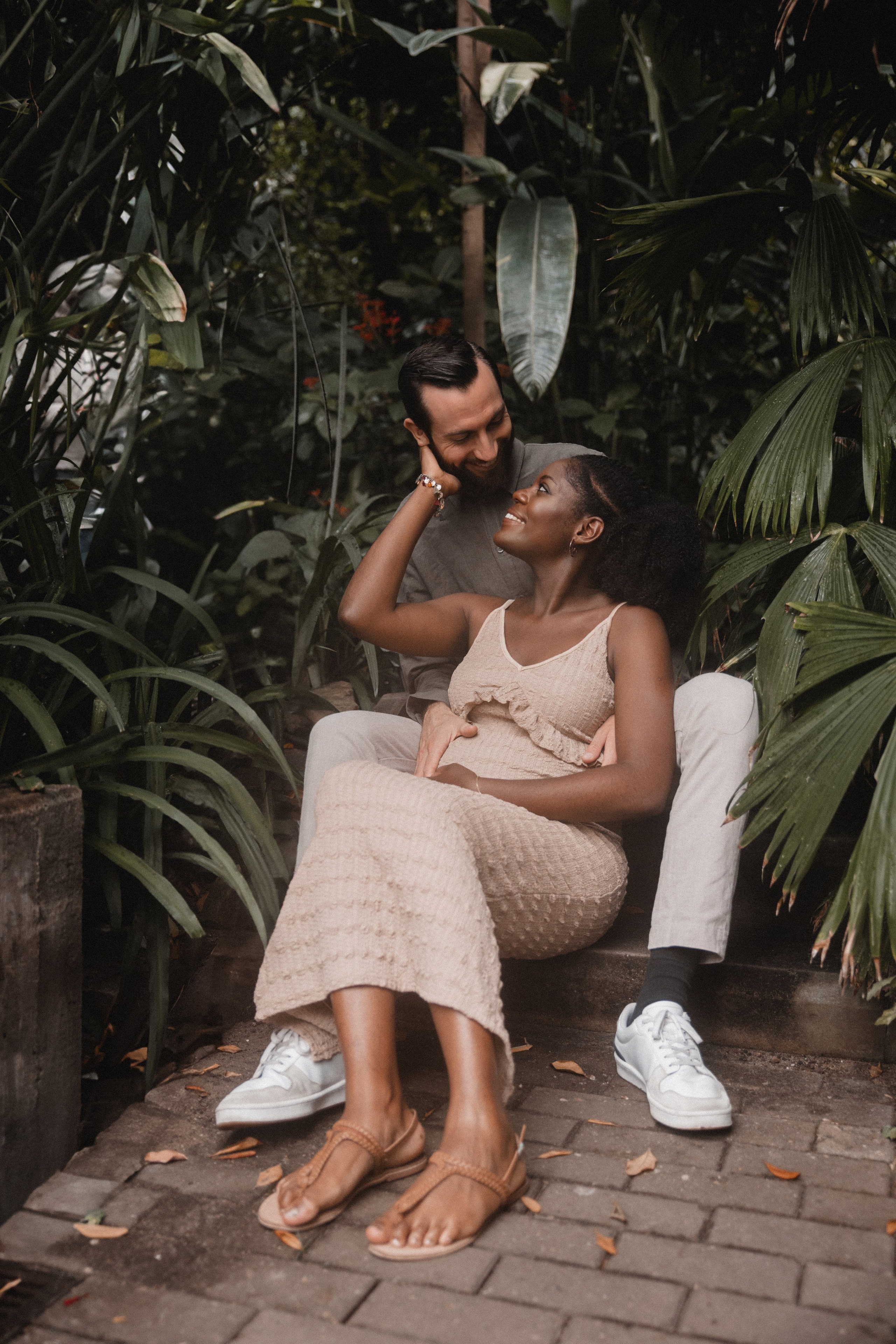 Babybauch Shooting im Botanischen Garten Bochum | Reiche Fotografie. Hochzeitsfotografin Bochum | Halyna Reiche Fotografie NRW
