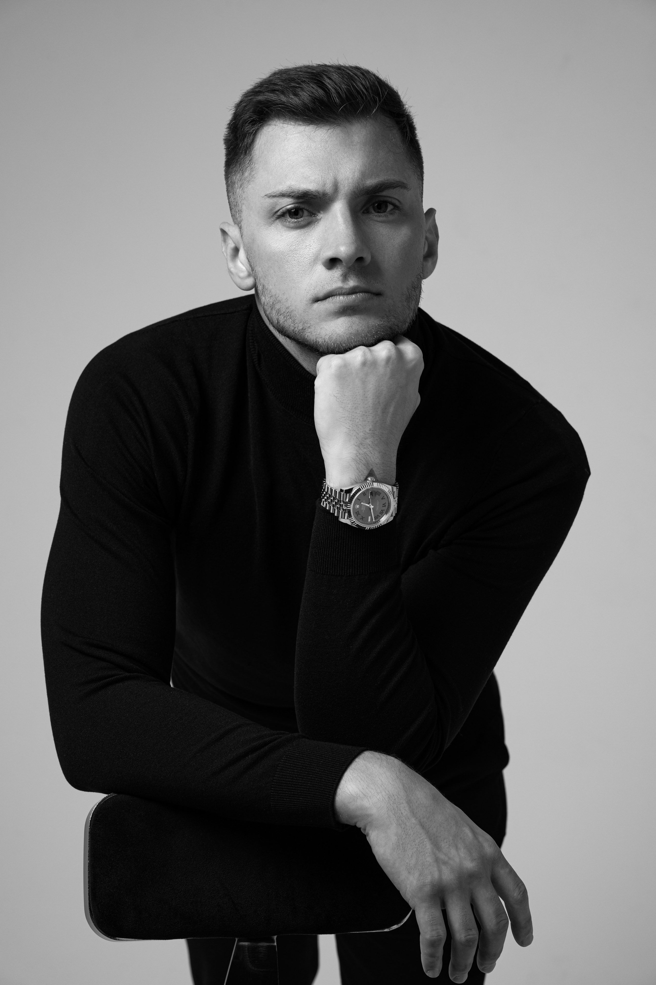 BUSINESS PORTRAIT. Photo and video production. Editing & retouching services. Training