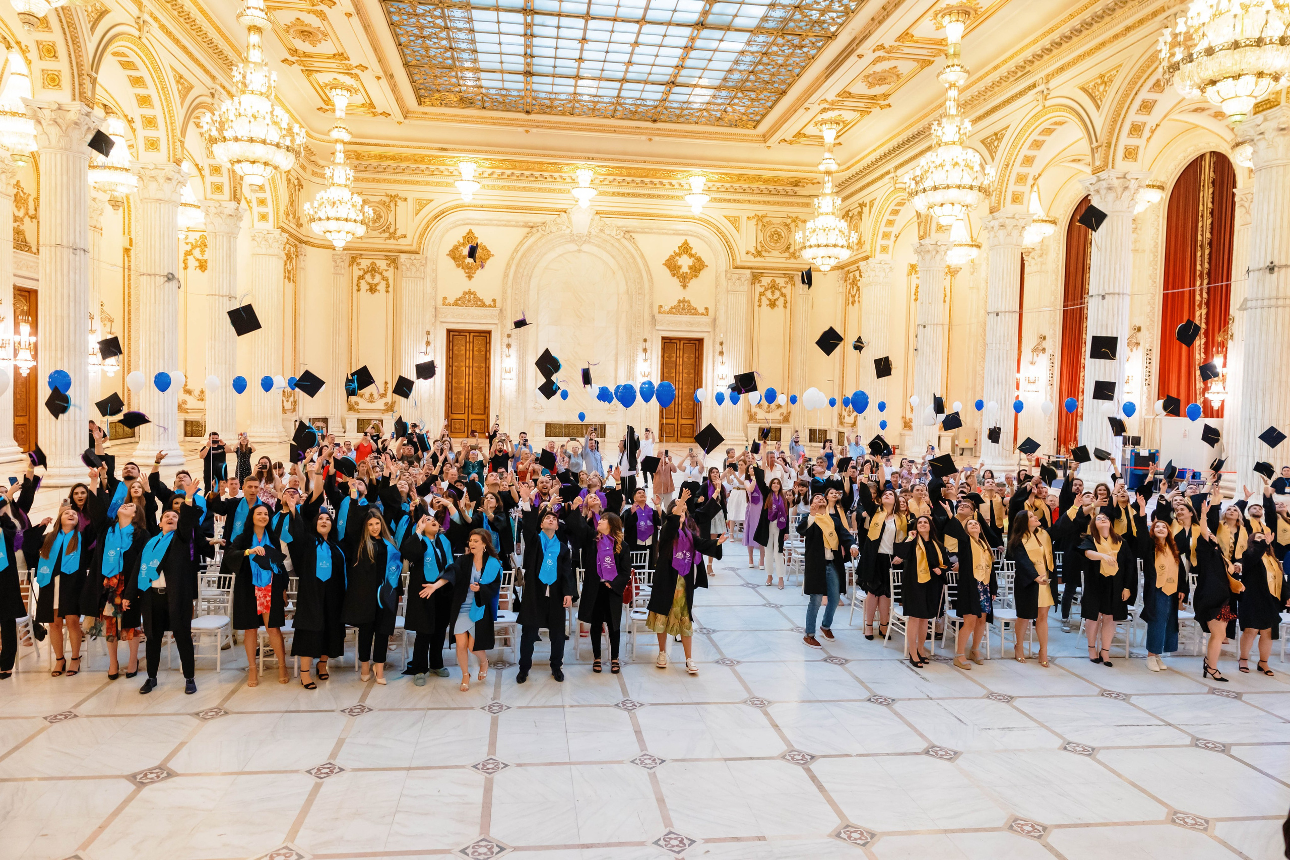 Festivitate de absolvire Universitatea ASE. MDimaFotoStudio. Fotograf de nuntă, evenimente private și de familie