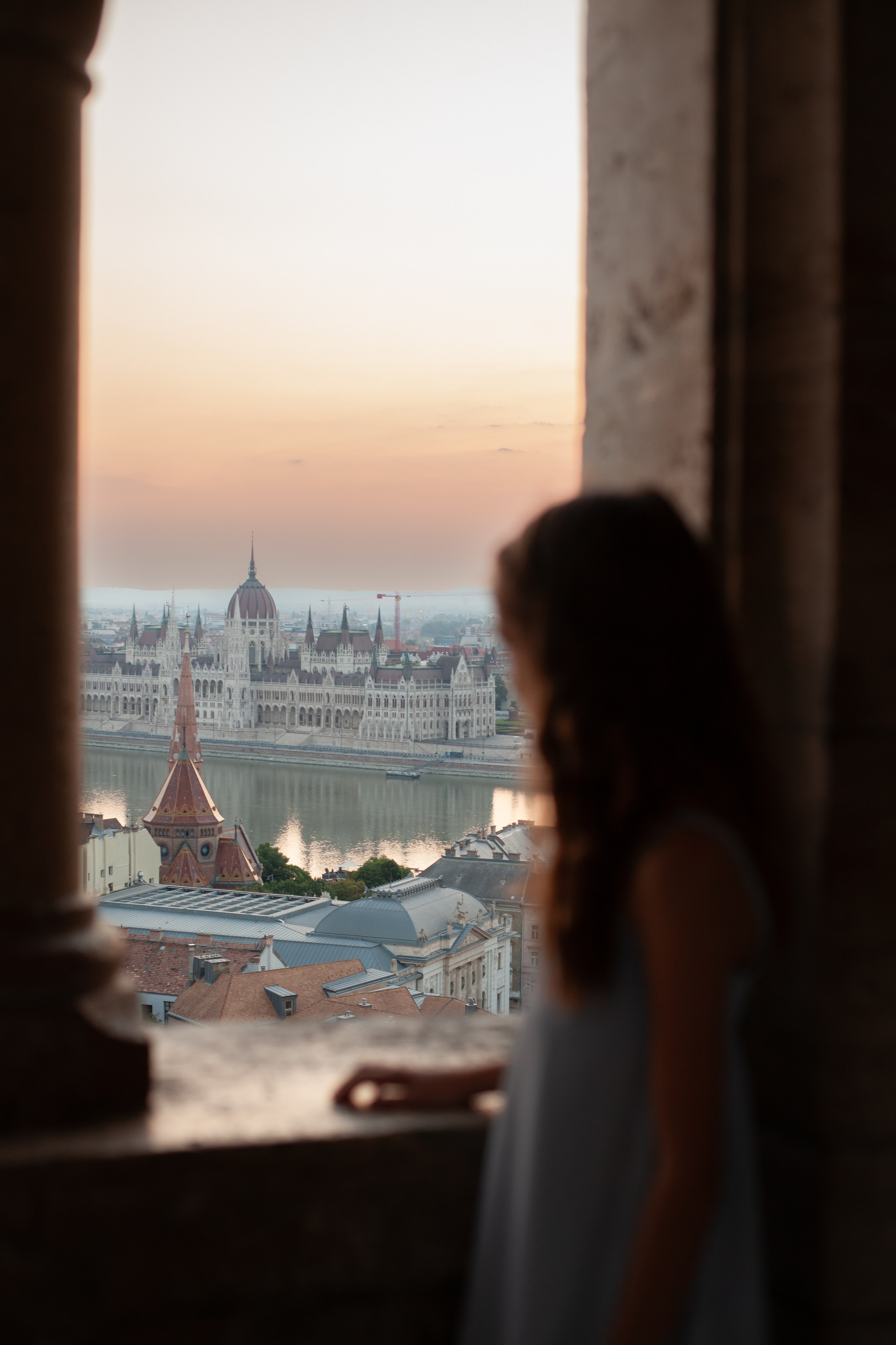 На рассвете. Photographer in Budapest