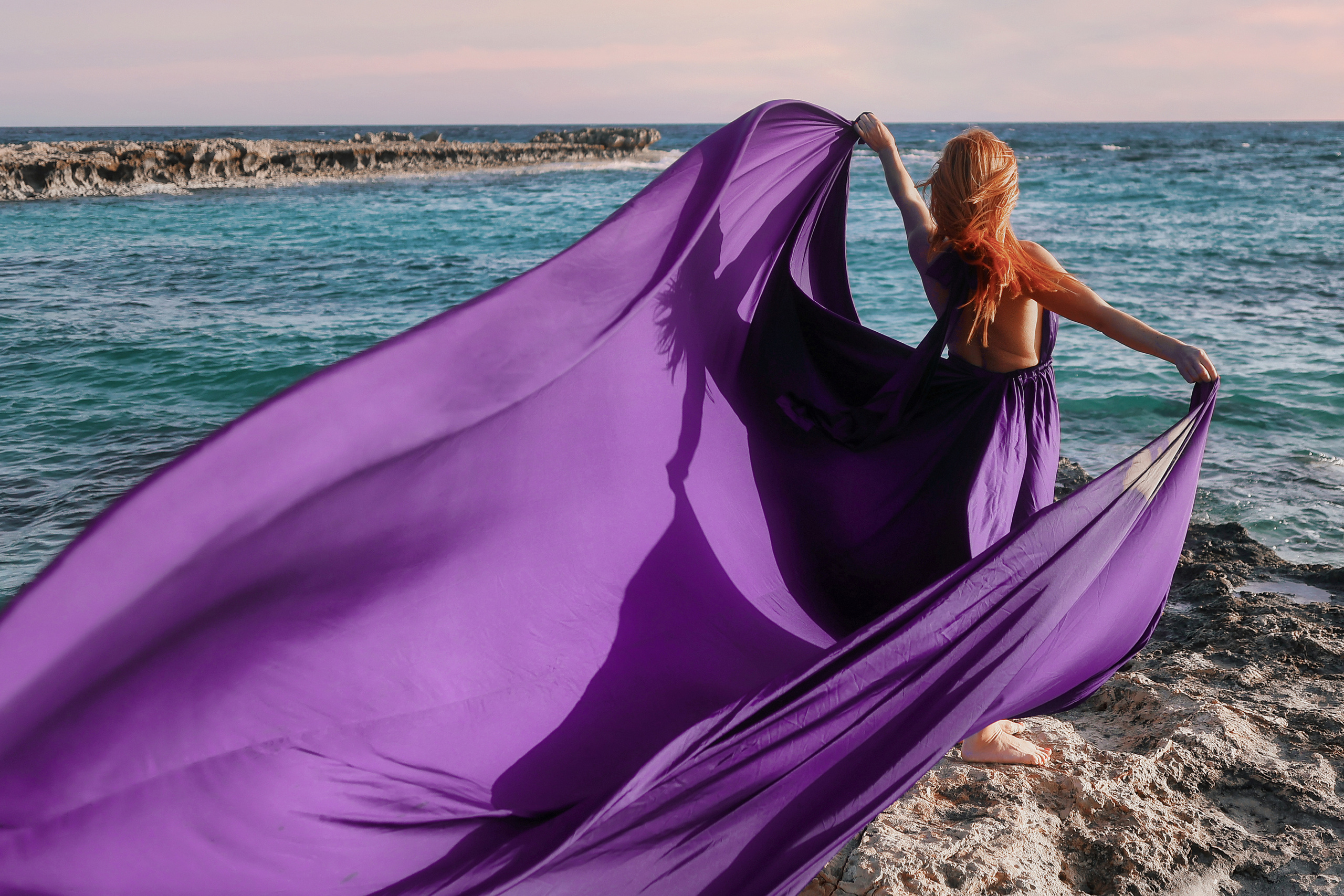 Фотосессия в летящем платье. Март, 2023. Cyprus Vision. Φωτογραφίες και βίντεο στην Κύπρο — Αγία Νάπα, Πρωταράς