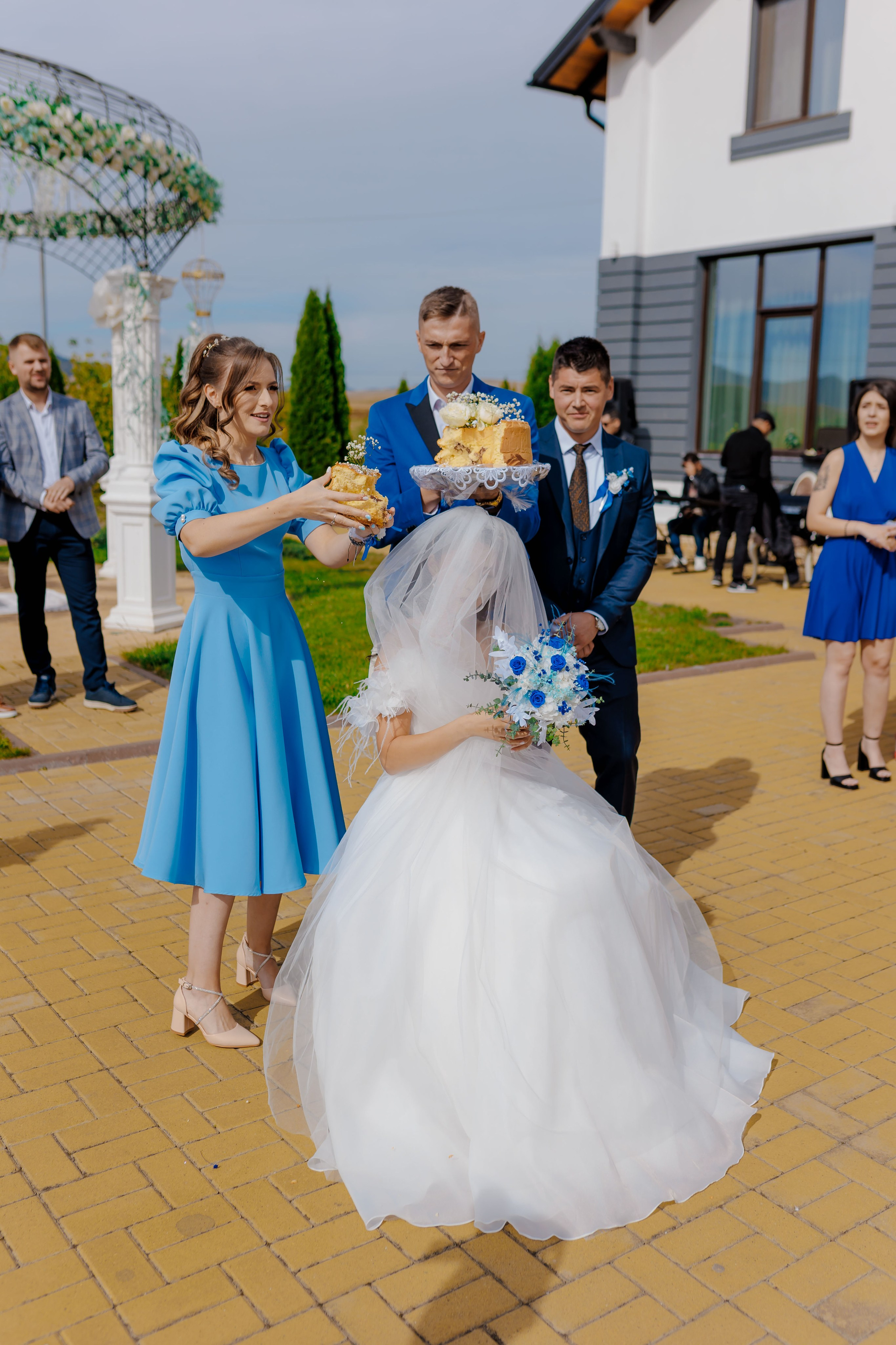 Loredana & Emilian – Ziua Nunții | Videografie - fotografie Botez Suceava, Iași, Botoșani. Servicii foto-video profesionale, pentru momente de neuitat