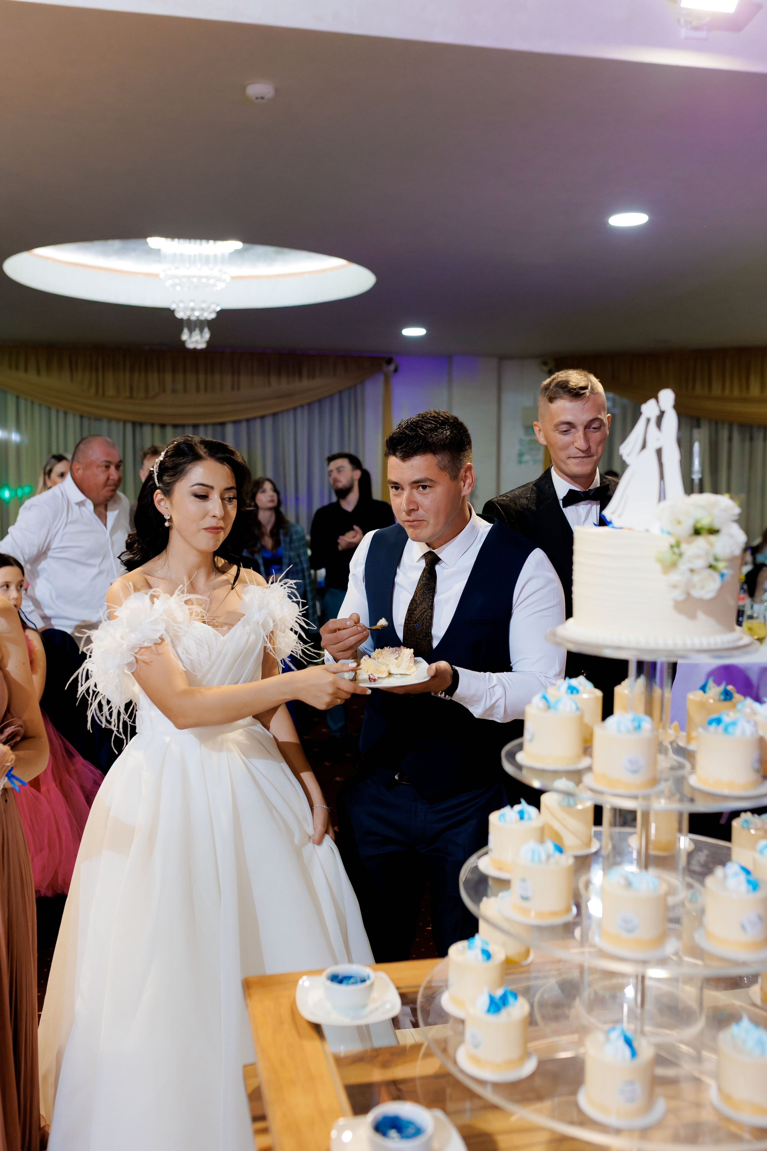Loredana & Emilian – Ziua Nunții | Videografie - fotografie Botez Suceava, Iași, Botoșani. Servicii foto-video profesionale, pentru momente de neuitat