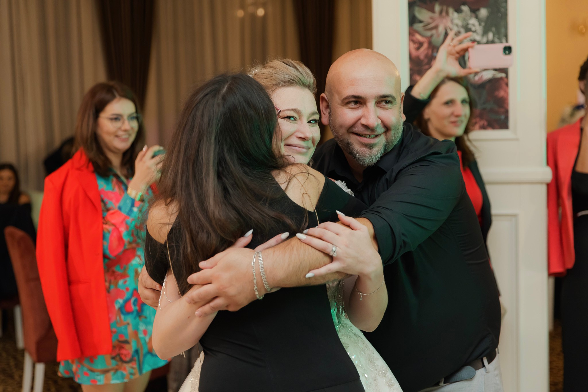 Mihai & Oana. Servicii foto-video profesionale, pentru momente de neuitat