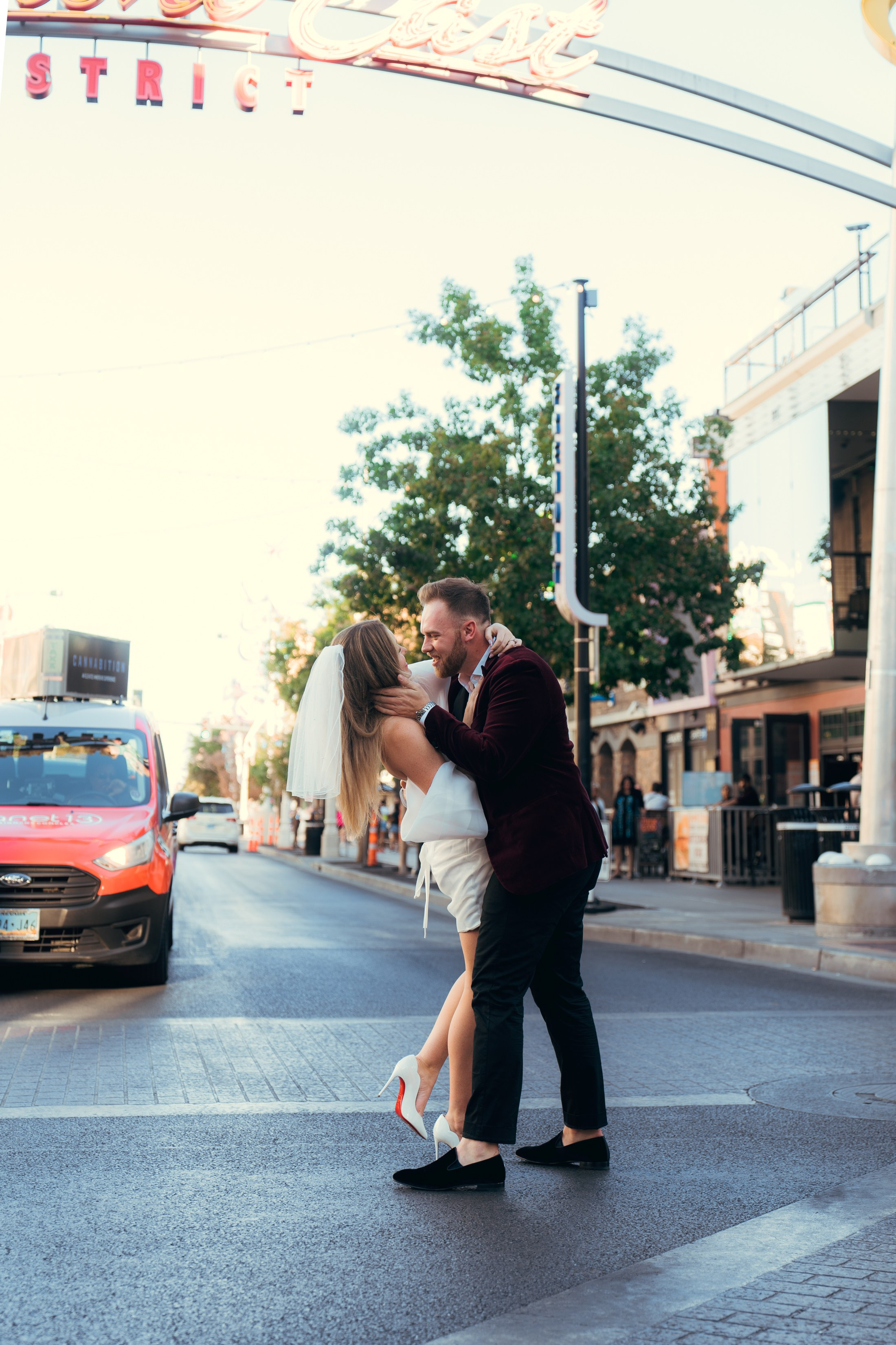 Madison&Ryan. Wedding & elopement photographer Viktoriya Kravtsov. Las Vegas