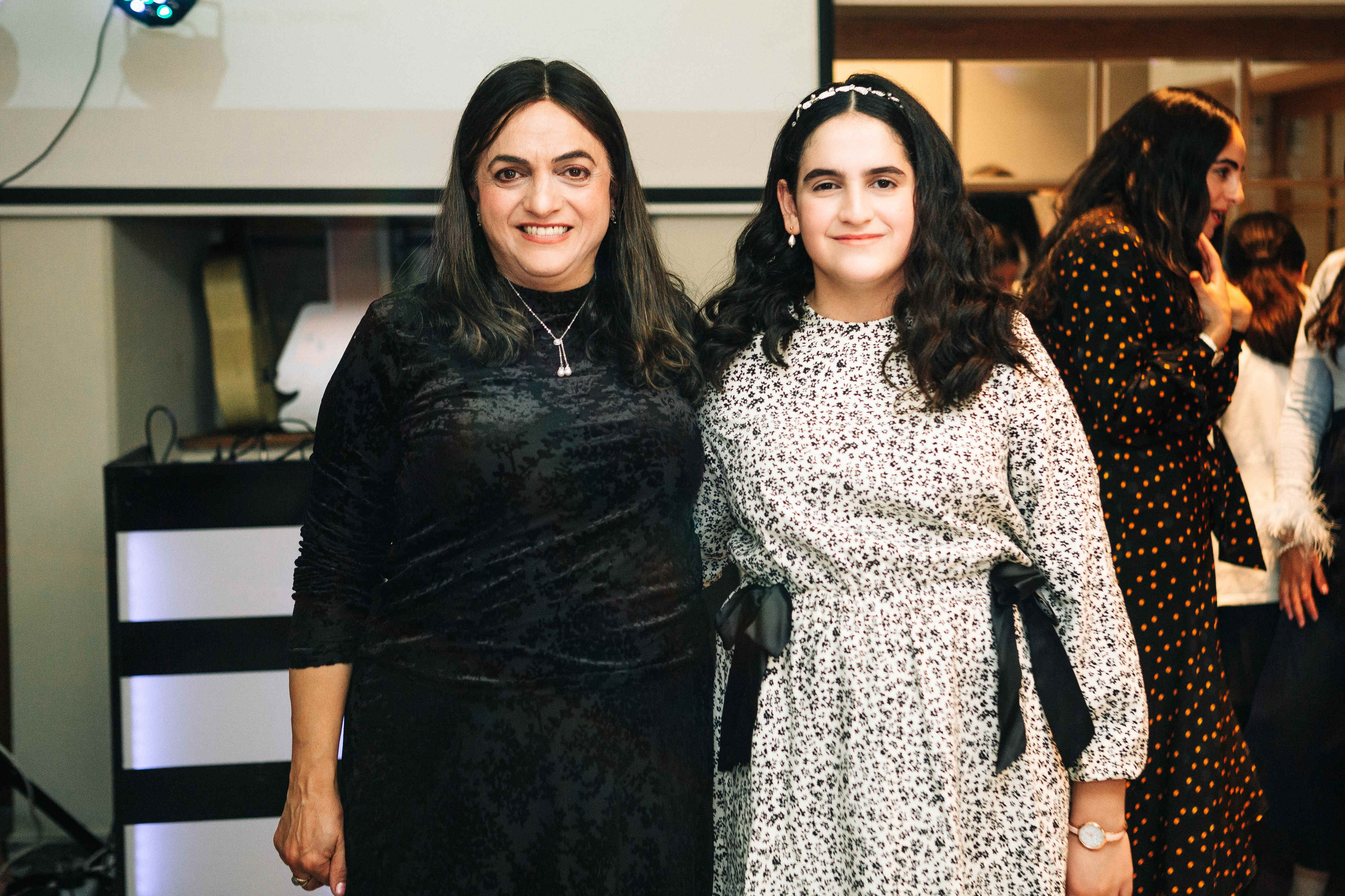 PARTY IN A RESTAURANT WITH THE WHOLE FAMILY. Https://shi-photo.com/