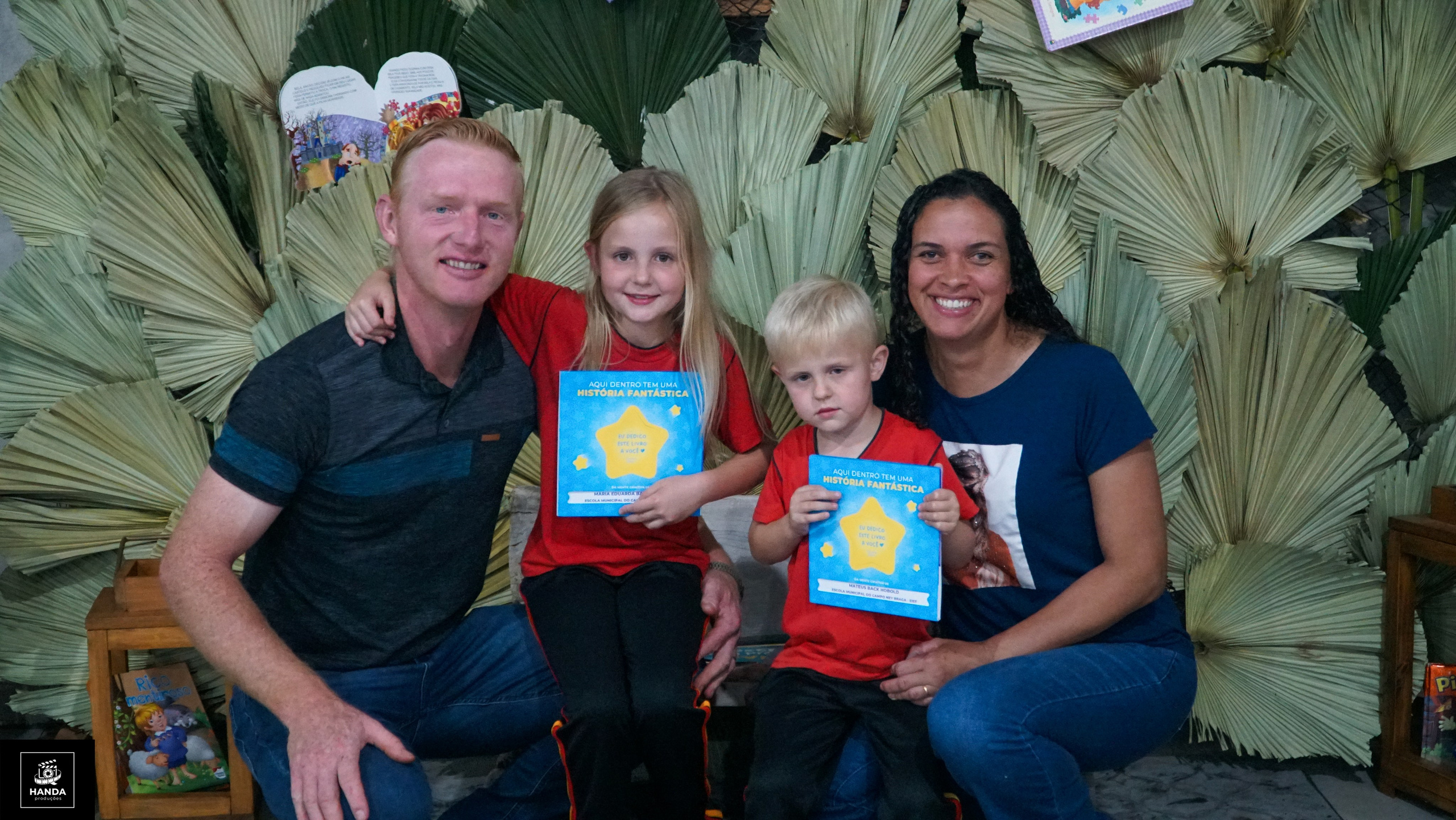 Noite autógrafos colégio Aurélio Buarque de Holanda. Handa Produções