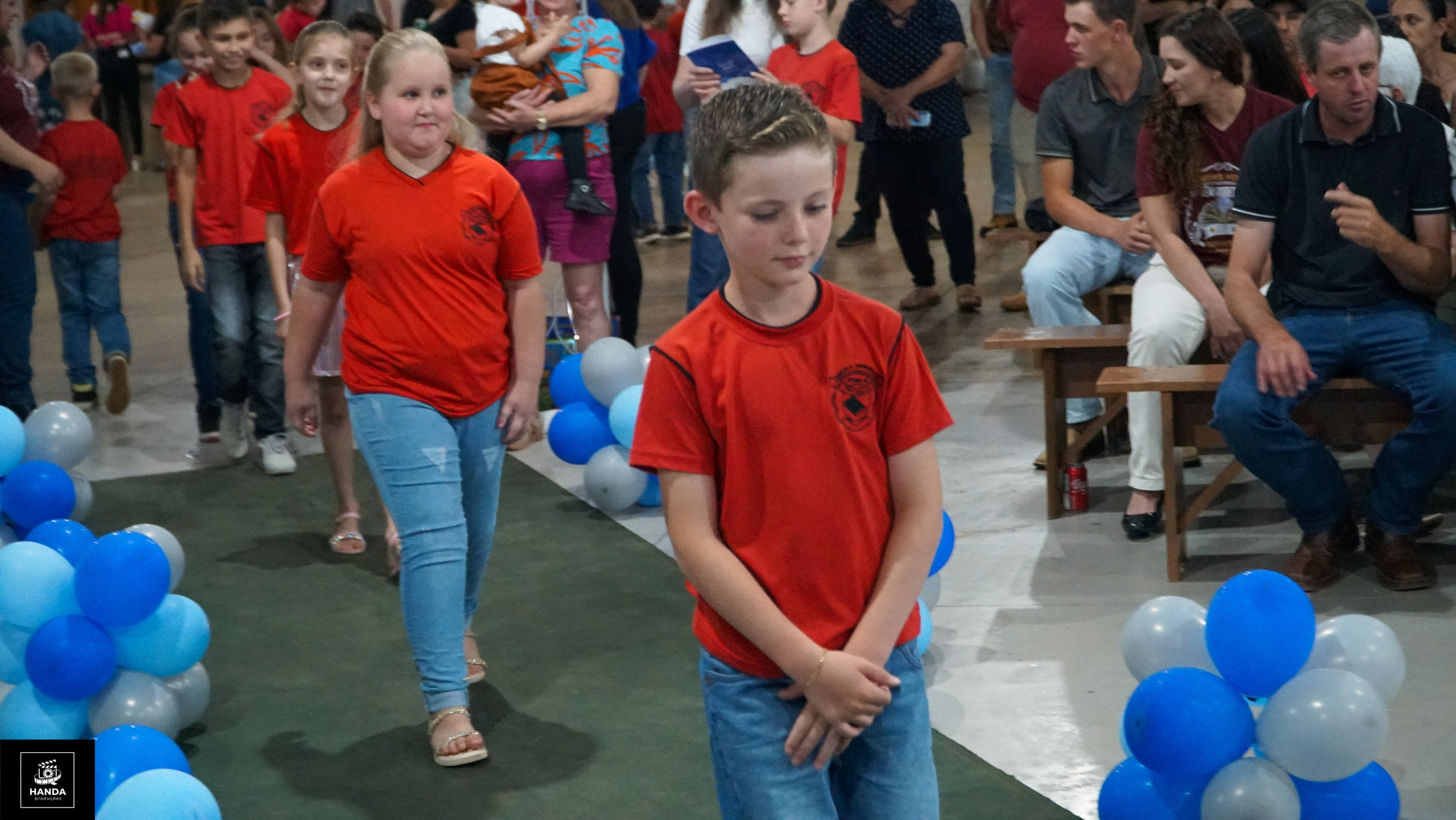 Noite autógrafos colégio Aurélio Buarque de Holanda. Handa Produções