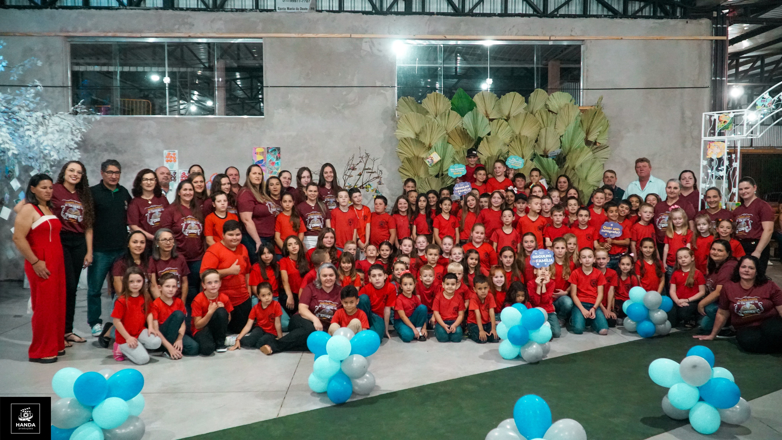 Noite autógrafos colégio Aurélio Buarque de Holanda. Handa Produções