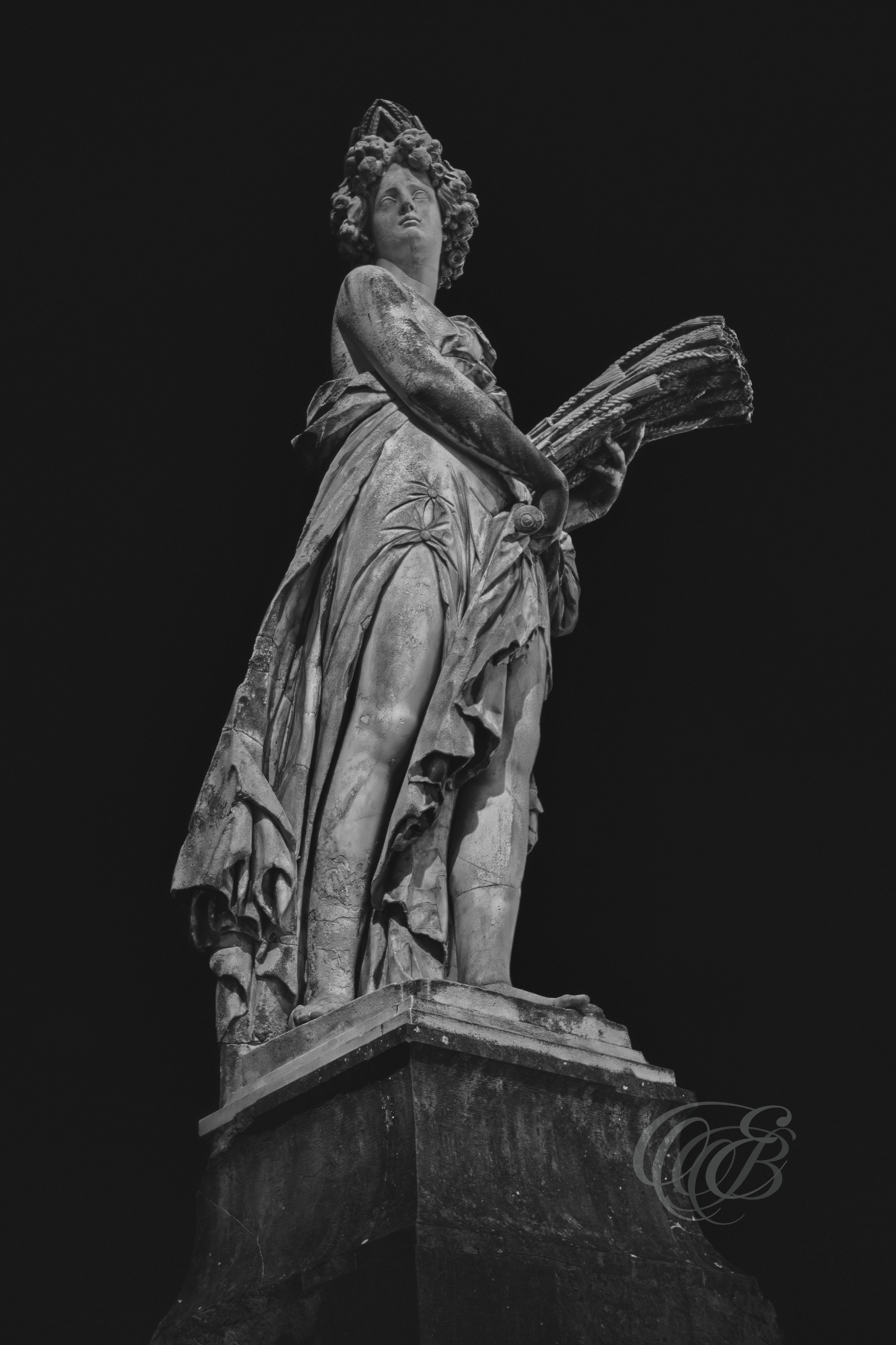 ITALY – FLORENCE — Statue of Summer on Ponte Santa Trinita Black and White — Classical allegorical sculpture from 16th-century bridge design by Bartolomeo Ammannati, positioned on Ponte Santa Trinita over Arno River with historic Florence architecture in background, Florence, Italy — Eduardo Bartoli Photography.