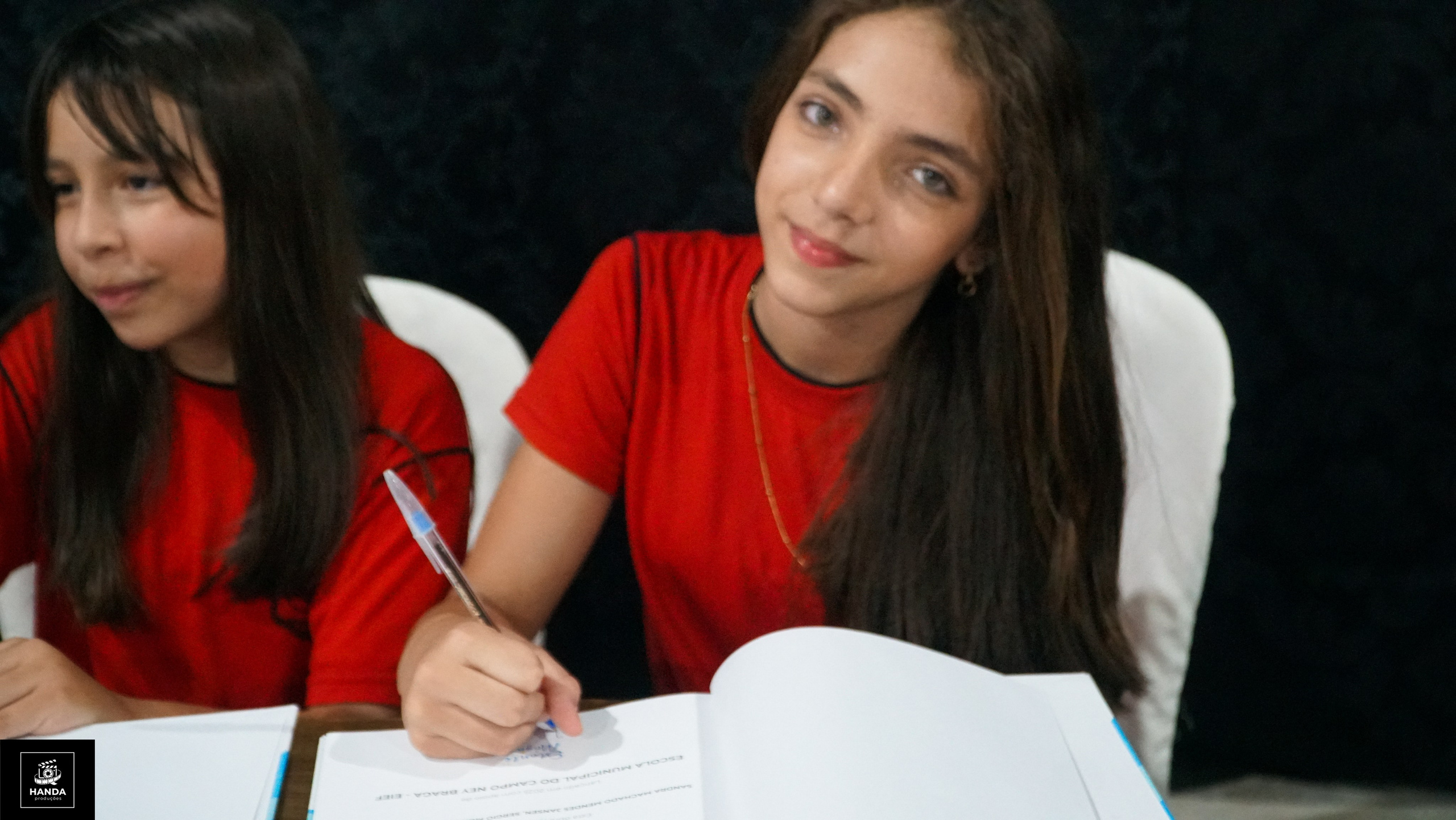 Noite autógrafos colégio Aurélio Buarque de Holanda. Handa Produções