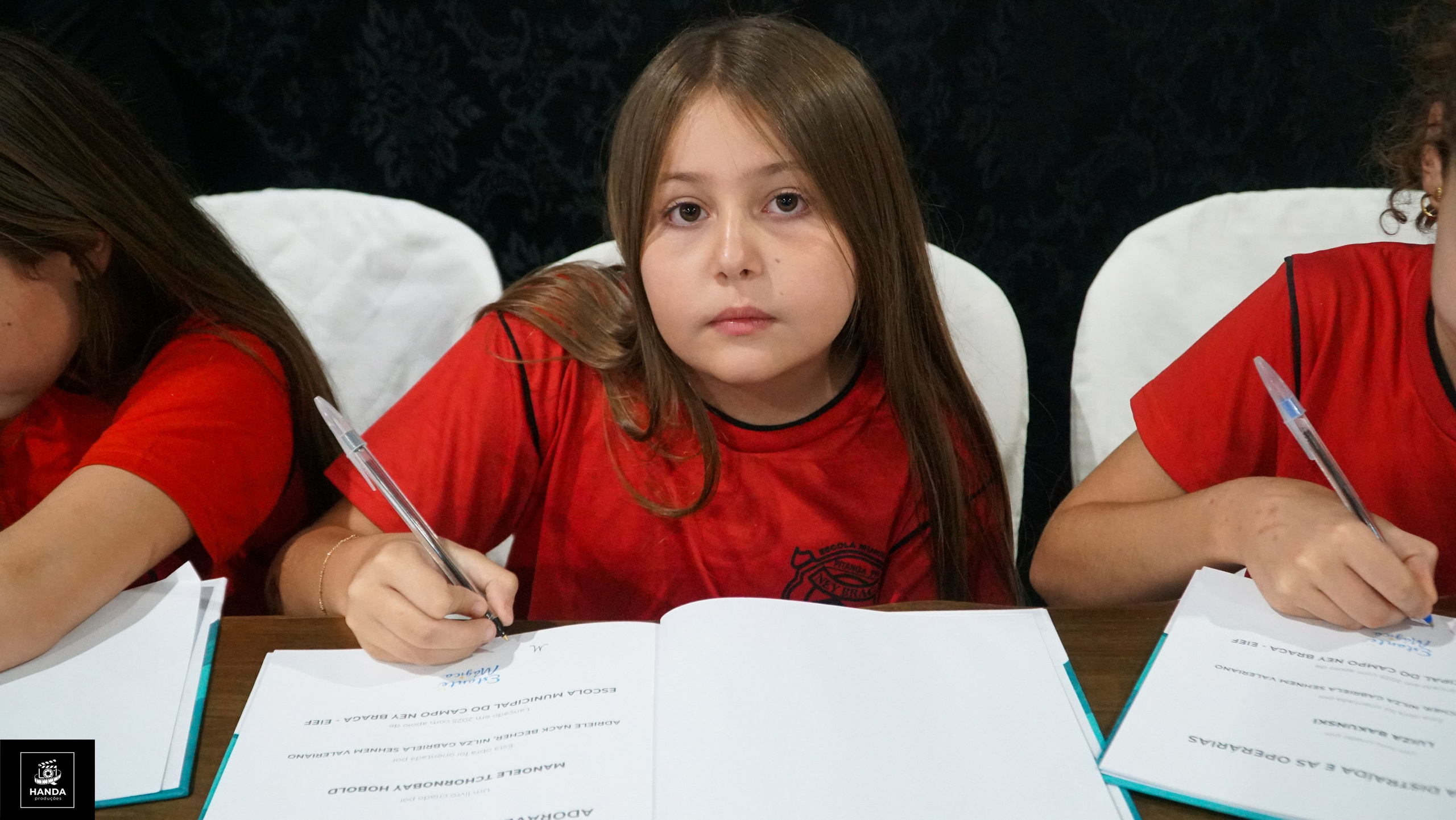 Noite autógrafos colégio Aurélio Buarque de Holanda. Handa Produções