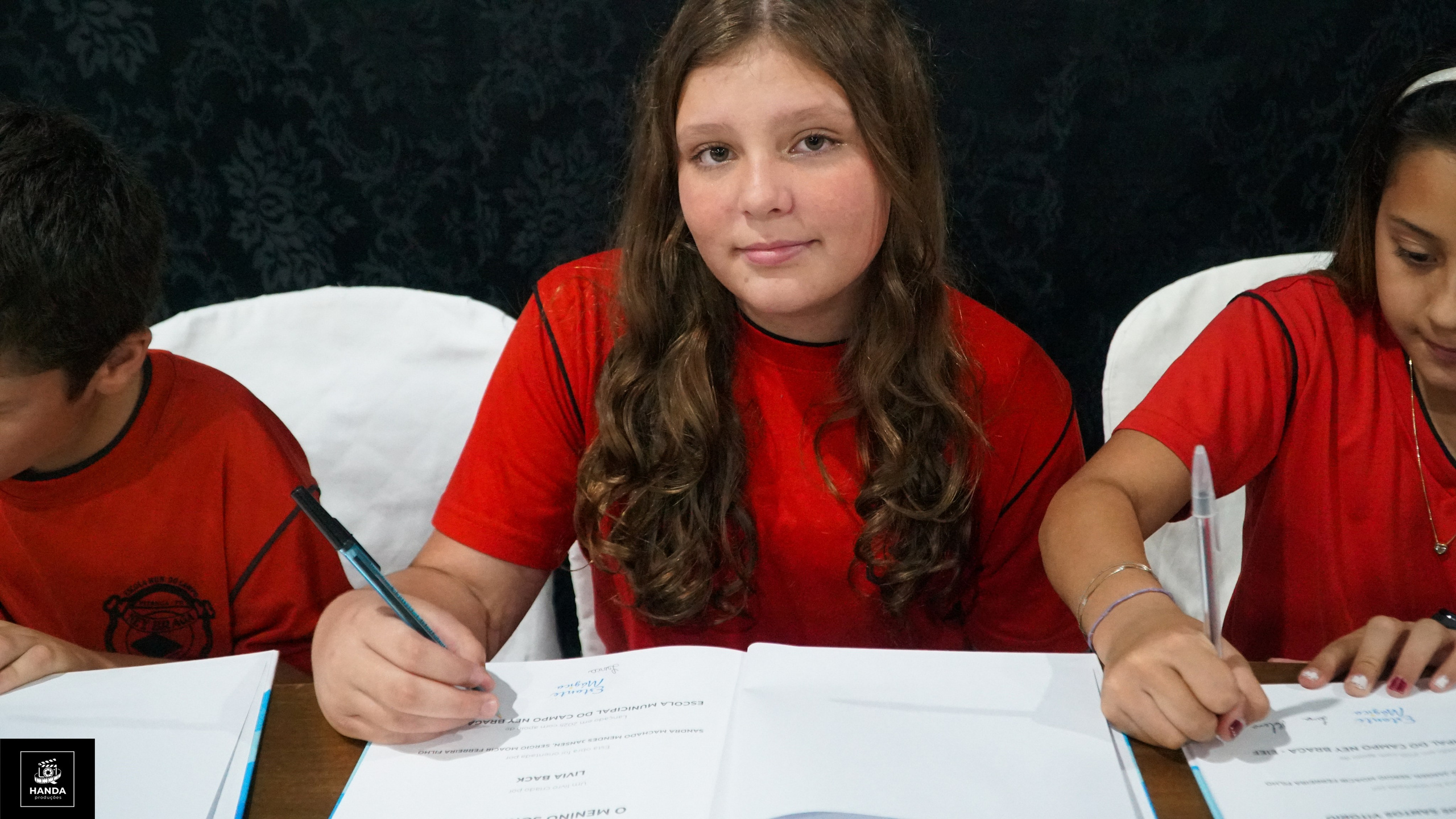 Noite autógrafos colégio Aurélio Buarque de Holanda. Handa Produções
