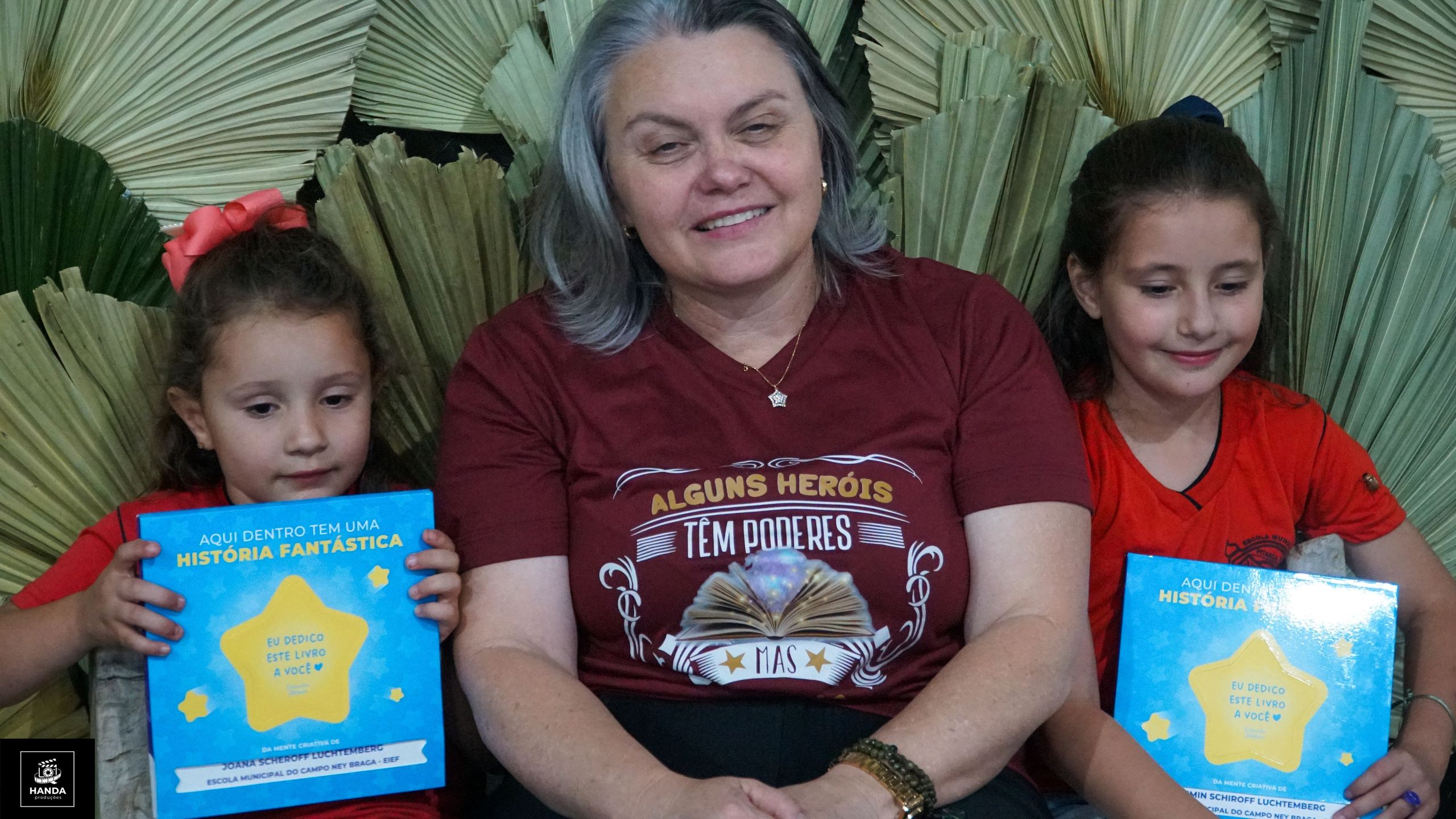 Noite autógrafos colégio Aurélio Buarque de Holanda. Handa Produções