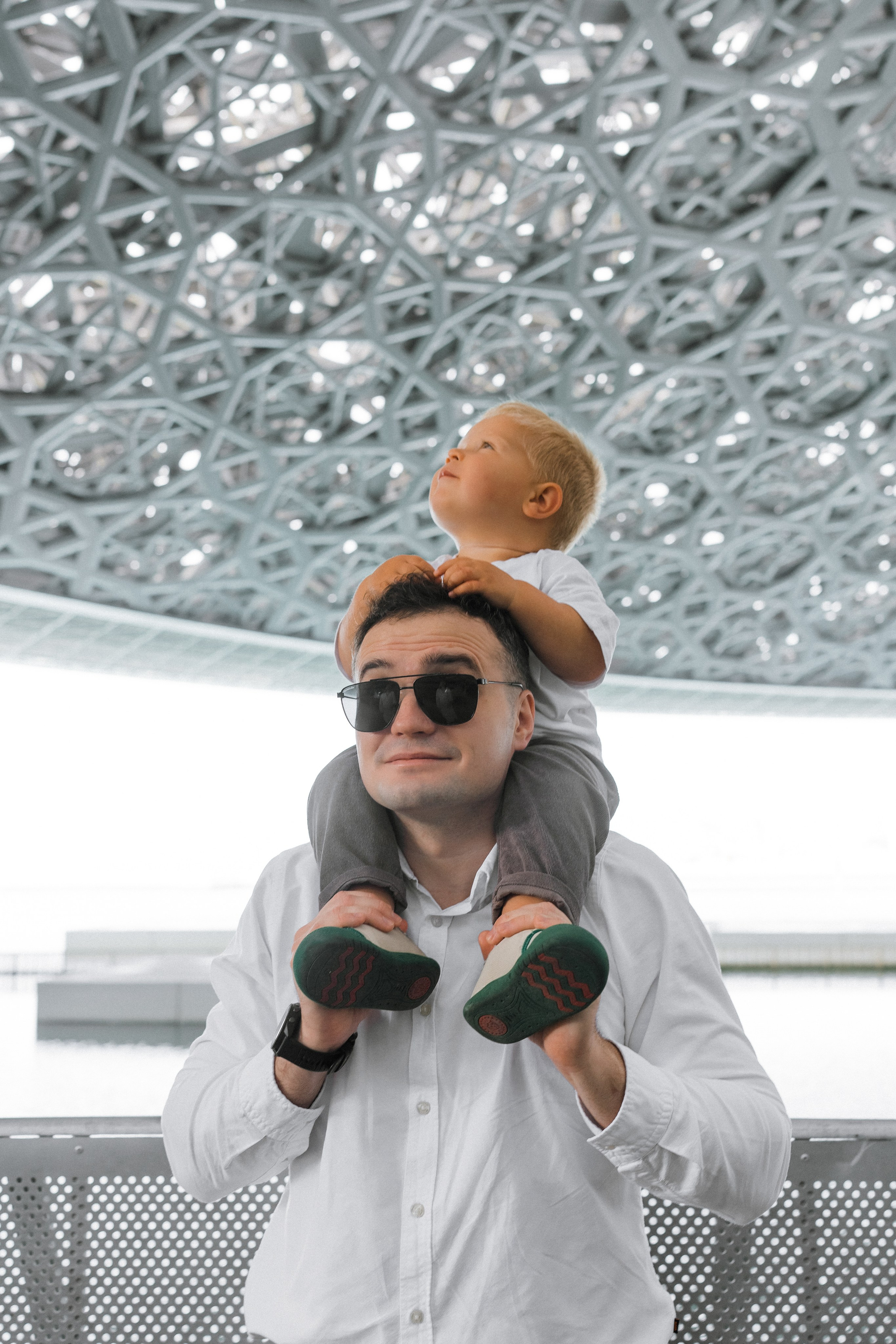 Louvre Dima, Dasha and Artemy. Professional Photographer Abu Dhabi, Dubai — Yulia Ismoilova | 2025