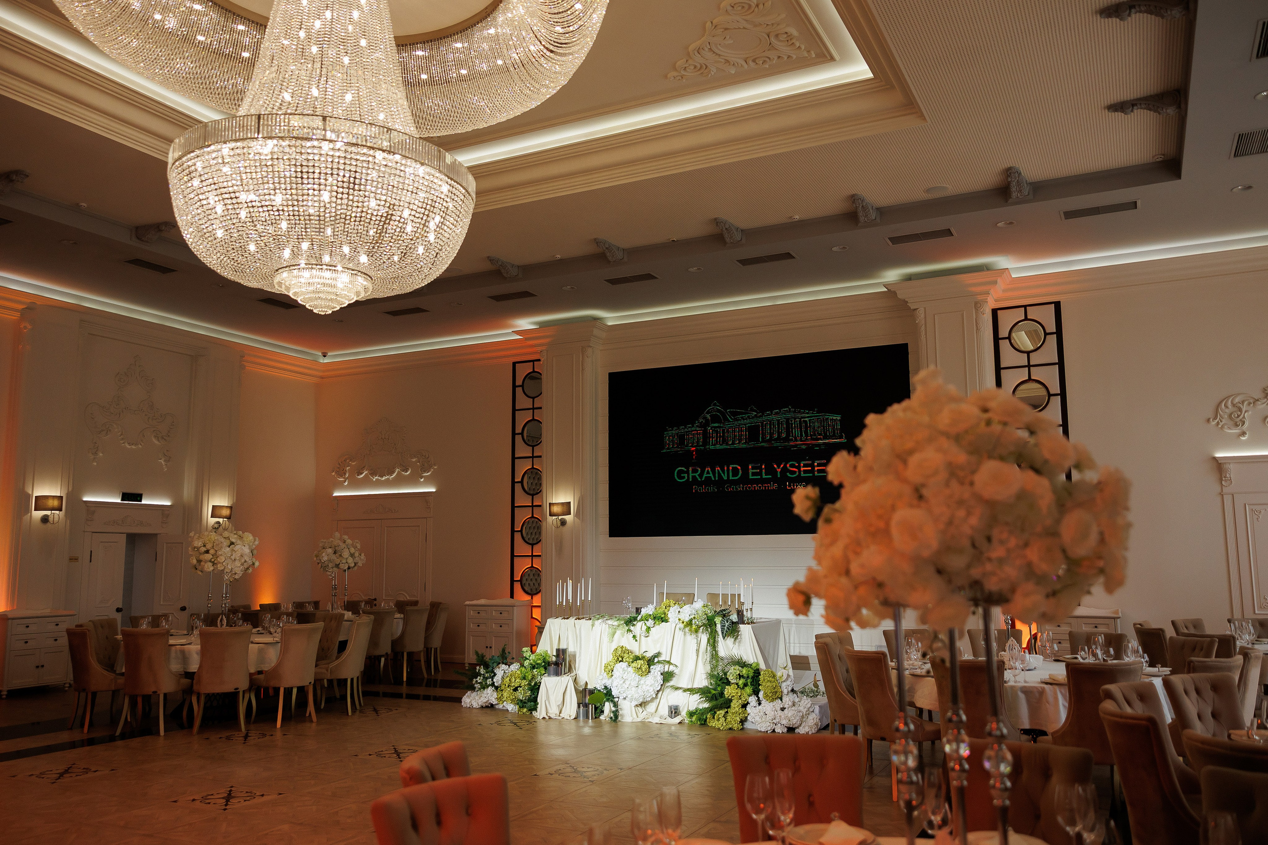 Eugen & Livia — Grand Elysee — Wedding Day. Servicii Foto și Video 067188353