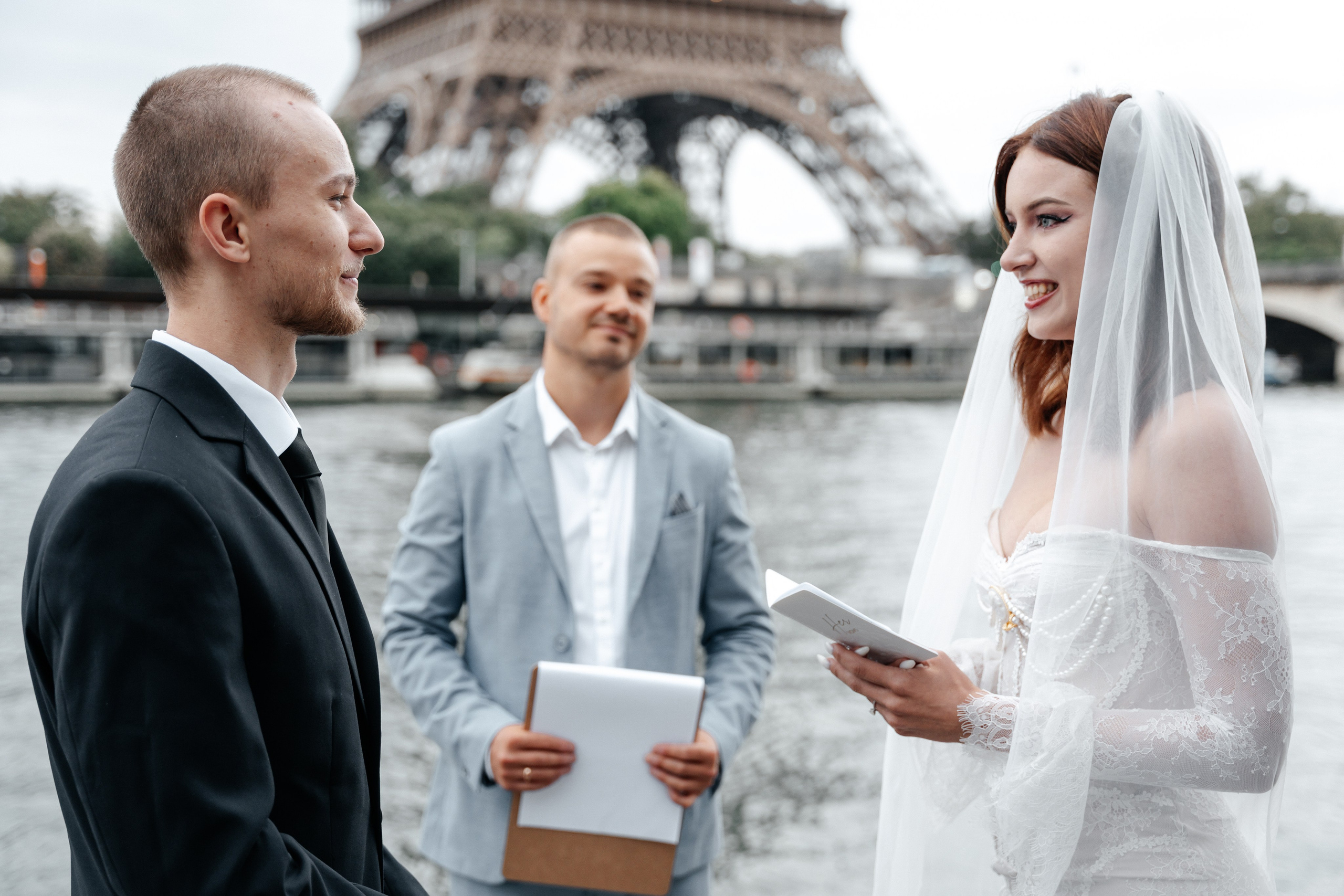 Wedding elopement. Wedding photographer in Paris Oksana Shum