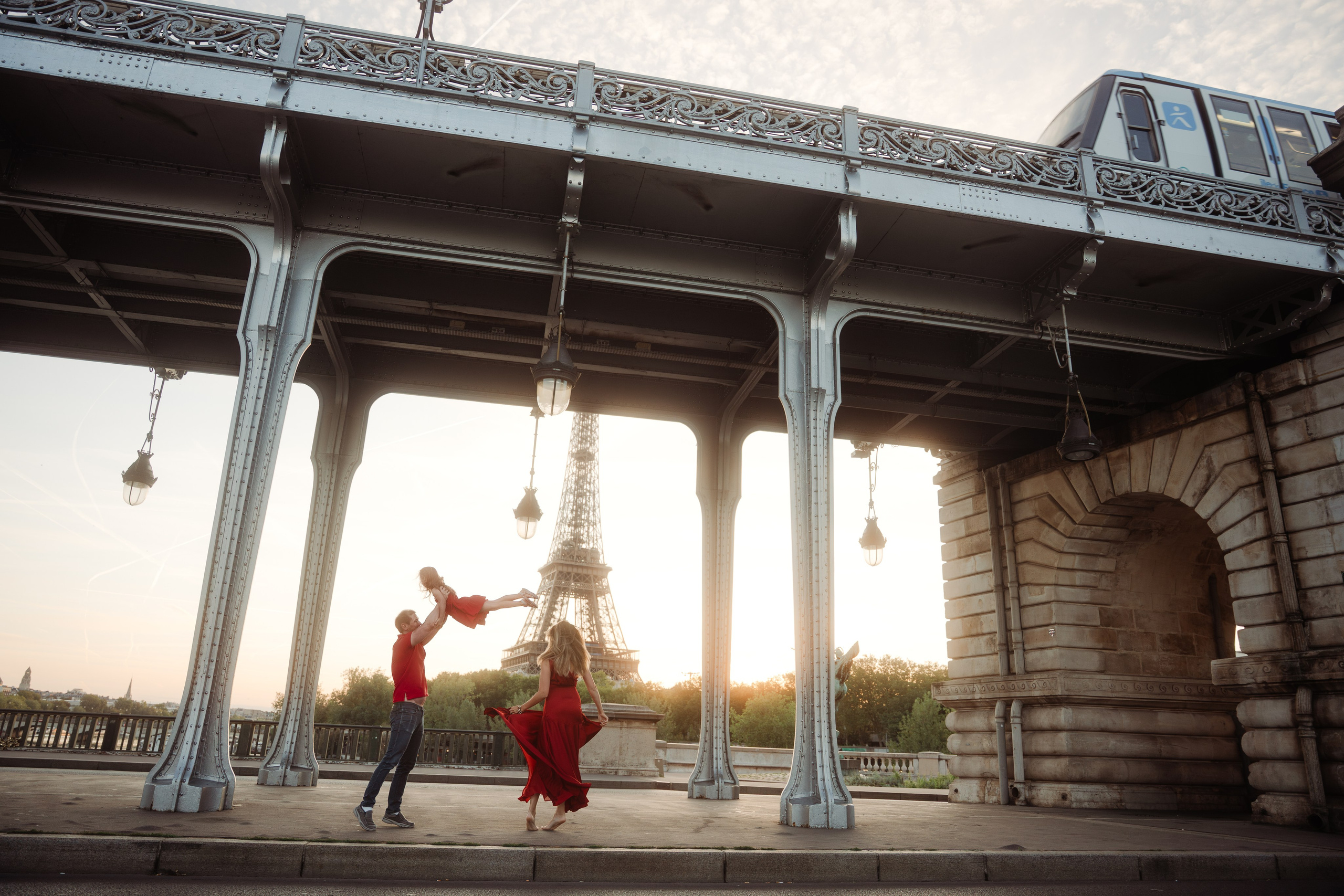 Maria, Vadim & Mila in Paris. Paris photographer — Polina Osipova