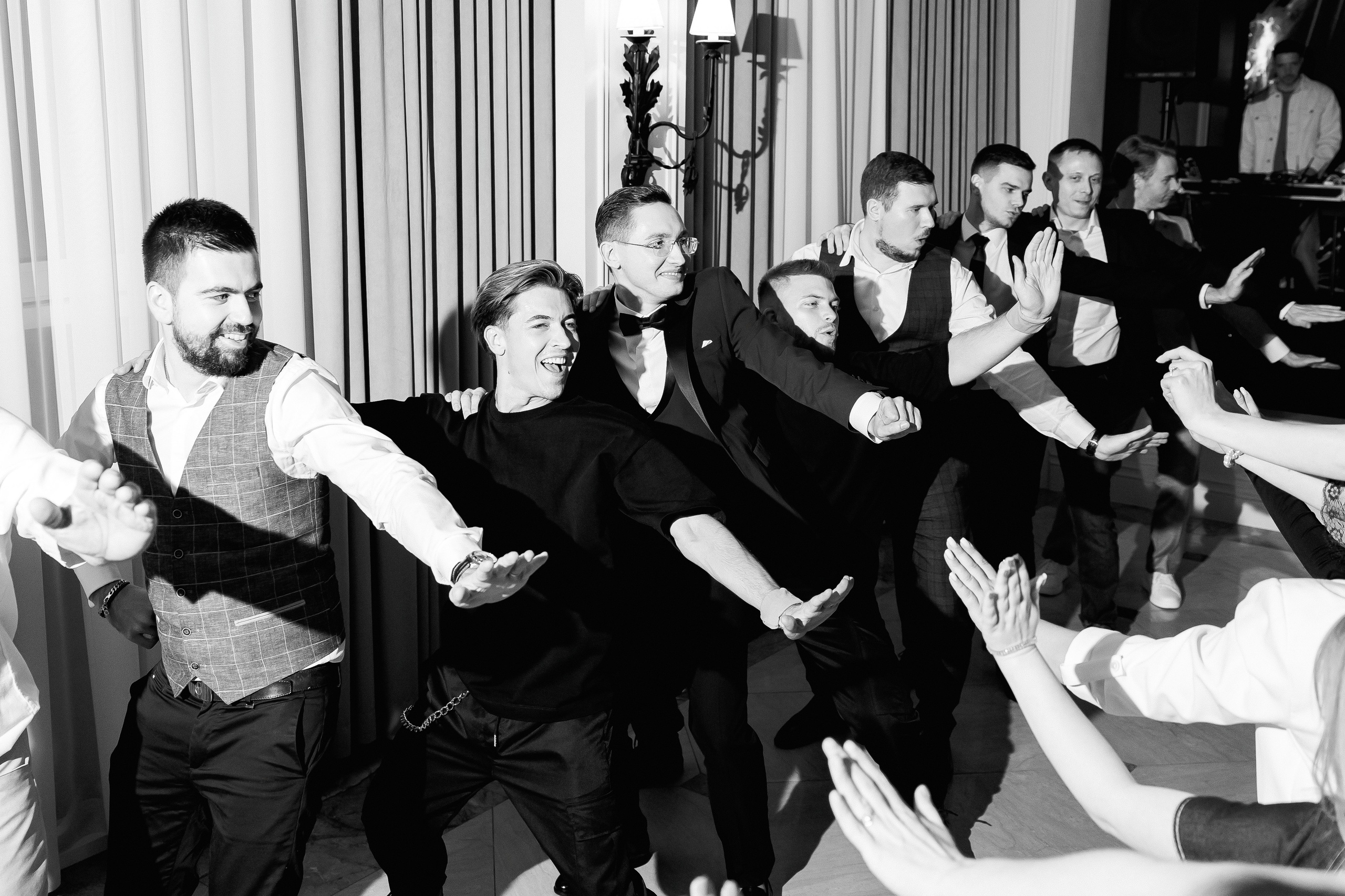 Serghei & Erica — Queen Residence. Servicii Foto și Video 067188353