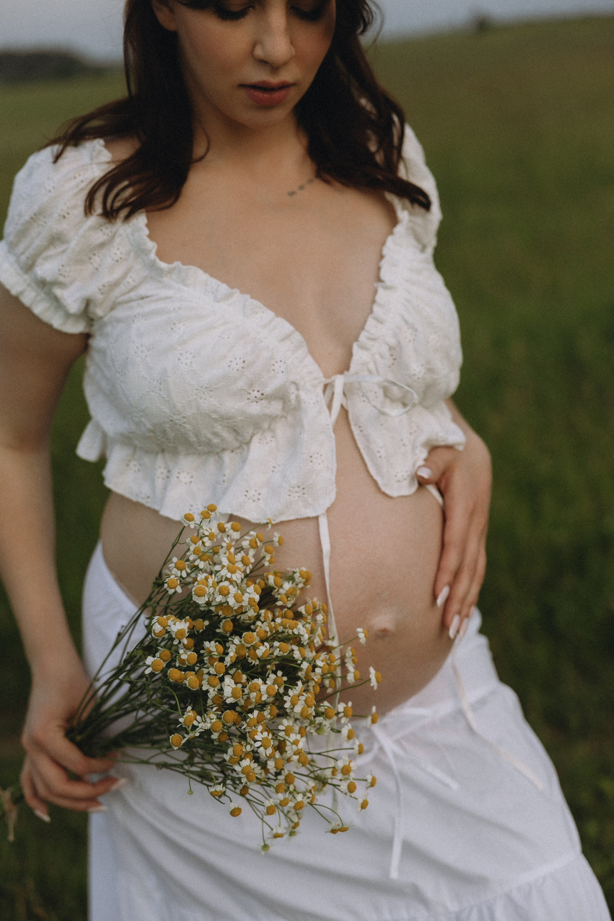 Lera & Maksim | laukimo fotosesija pievoje saulei besileidžiant. Vestuvių ir šeimų fotografė Lena Bondarenko / belove photo