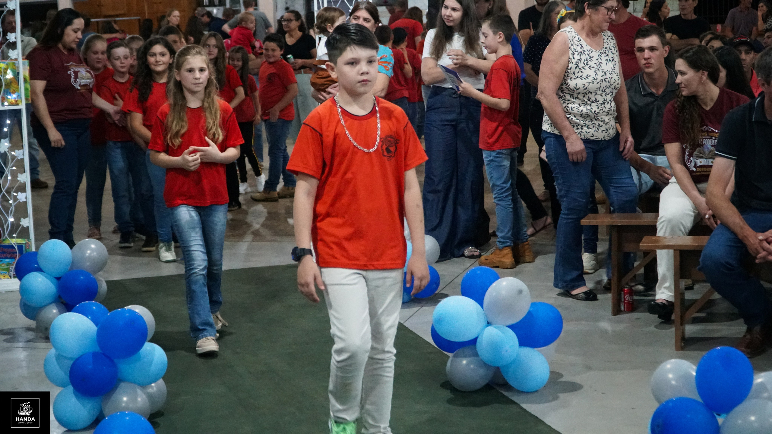 Noite autógrafos colégio Aurélio Buarque de Holanda. Handa Produções
