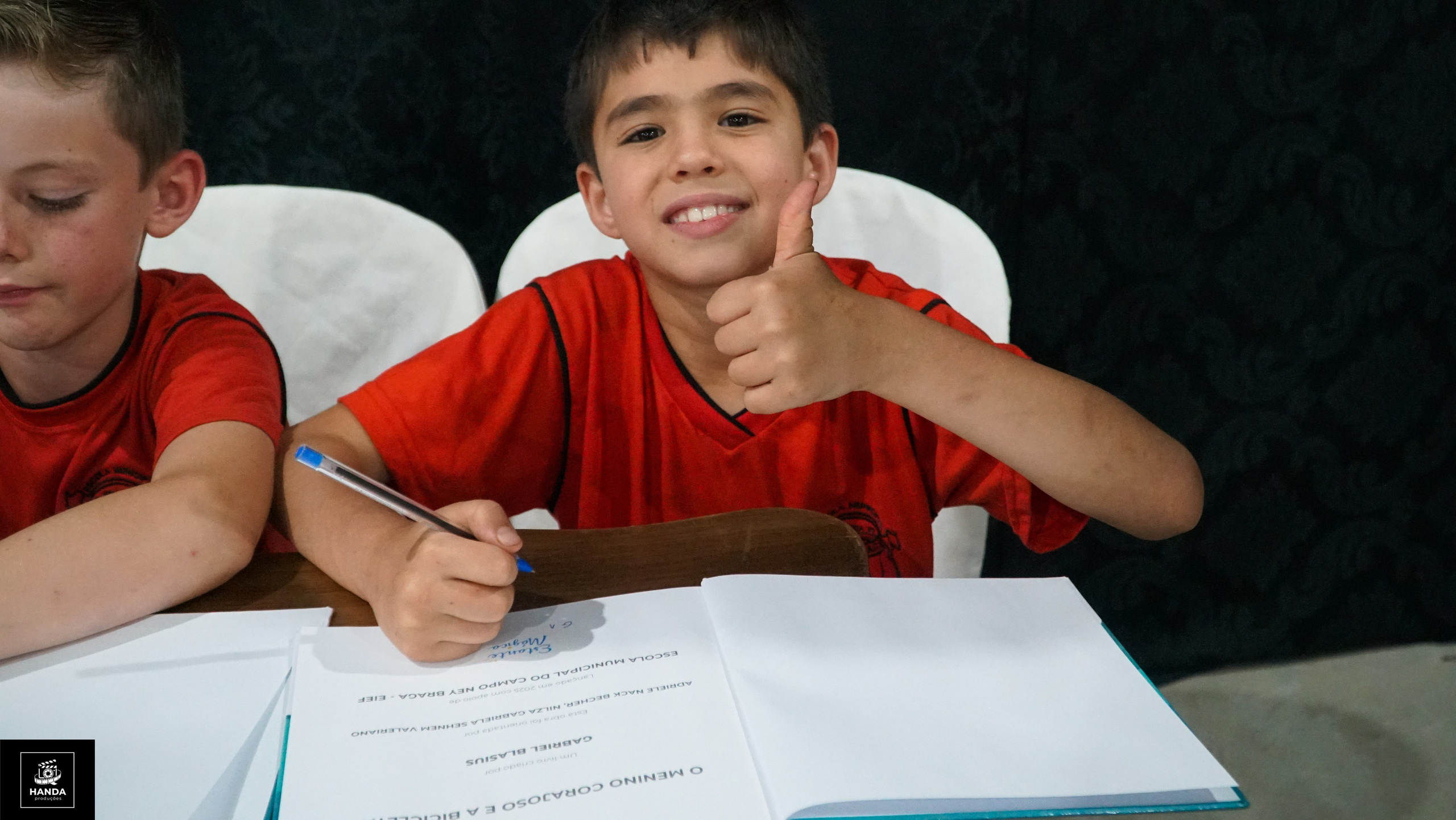 Noite autógrafos colégio Aurélio Buarque de Holanda. Handa Produções