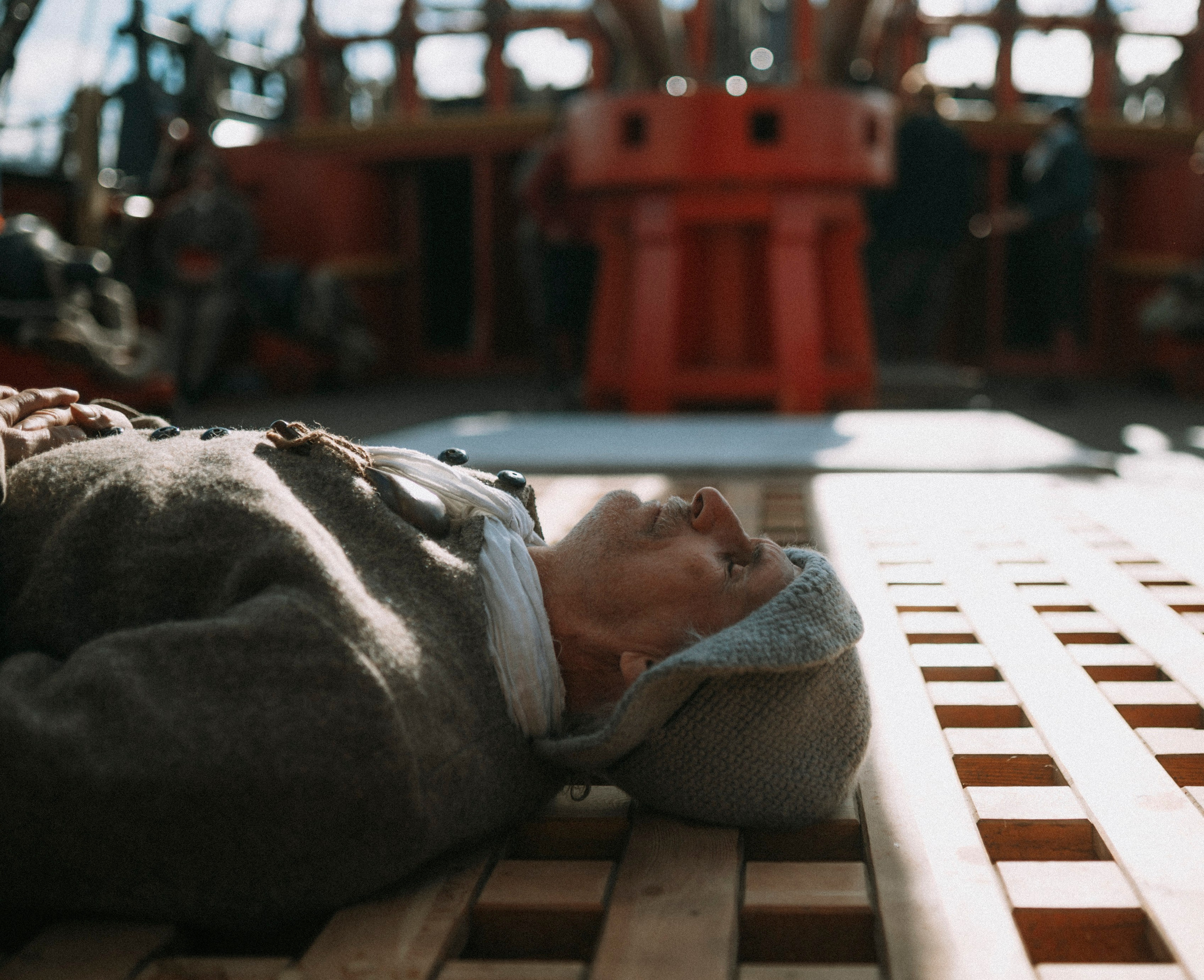 2025. Стрит-фотография, полная абсурда, идиотизма и красоты