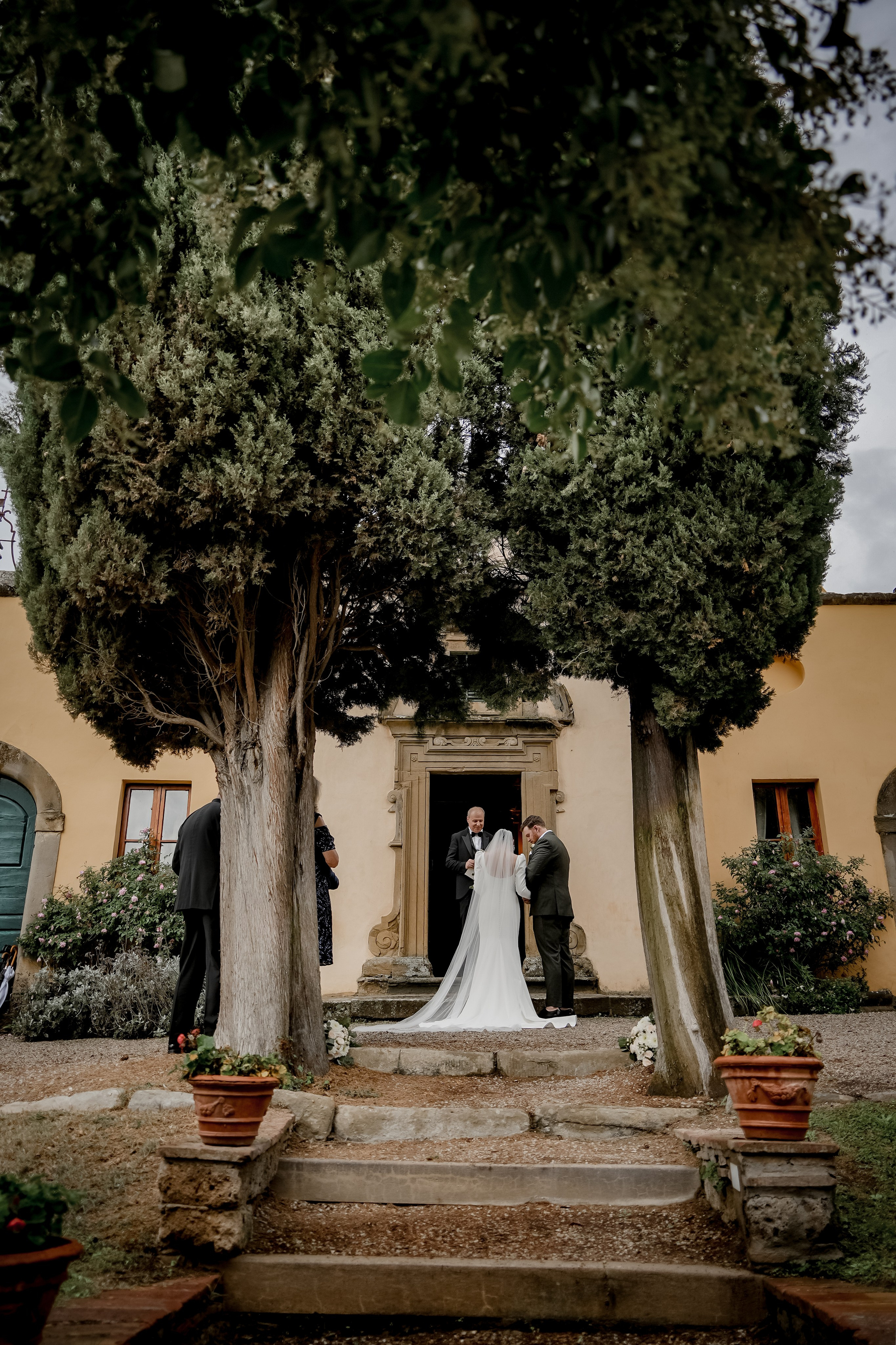 Elopment in Cortona. Villa Falconiere. Wedding Photographer in Italy