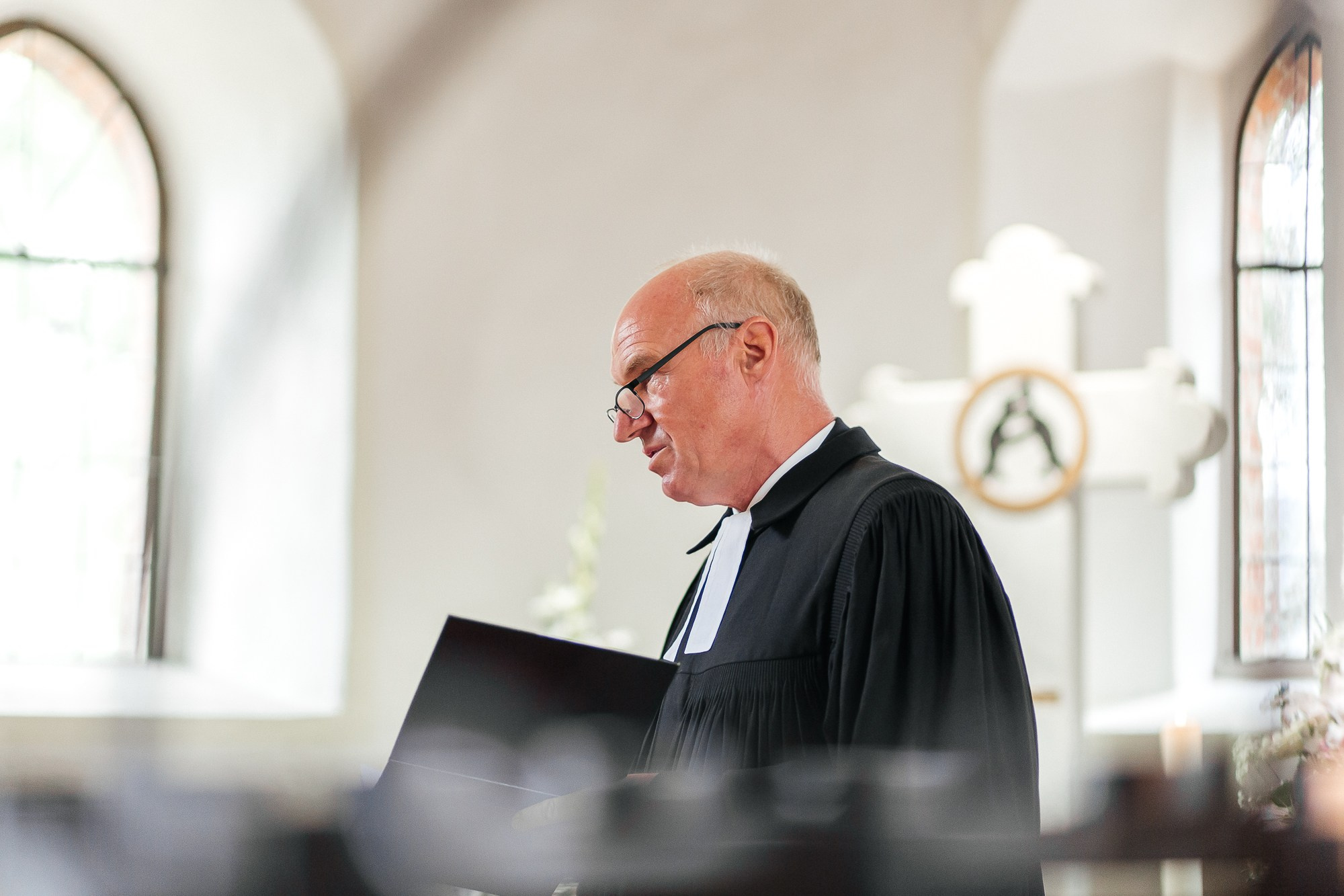 Susanne & Marco | Intime Trauung in der idyllischen Dorfkirche von Hönow. Hochzeitsfotografie in Berlin Nataliia Schütze