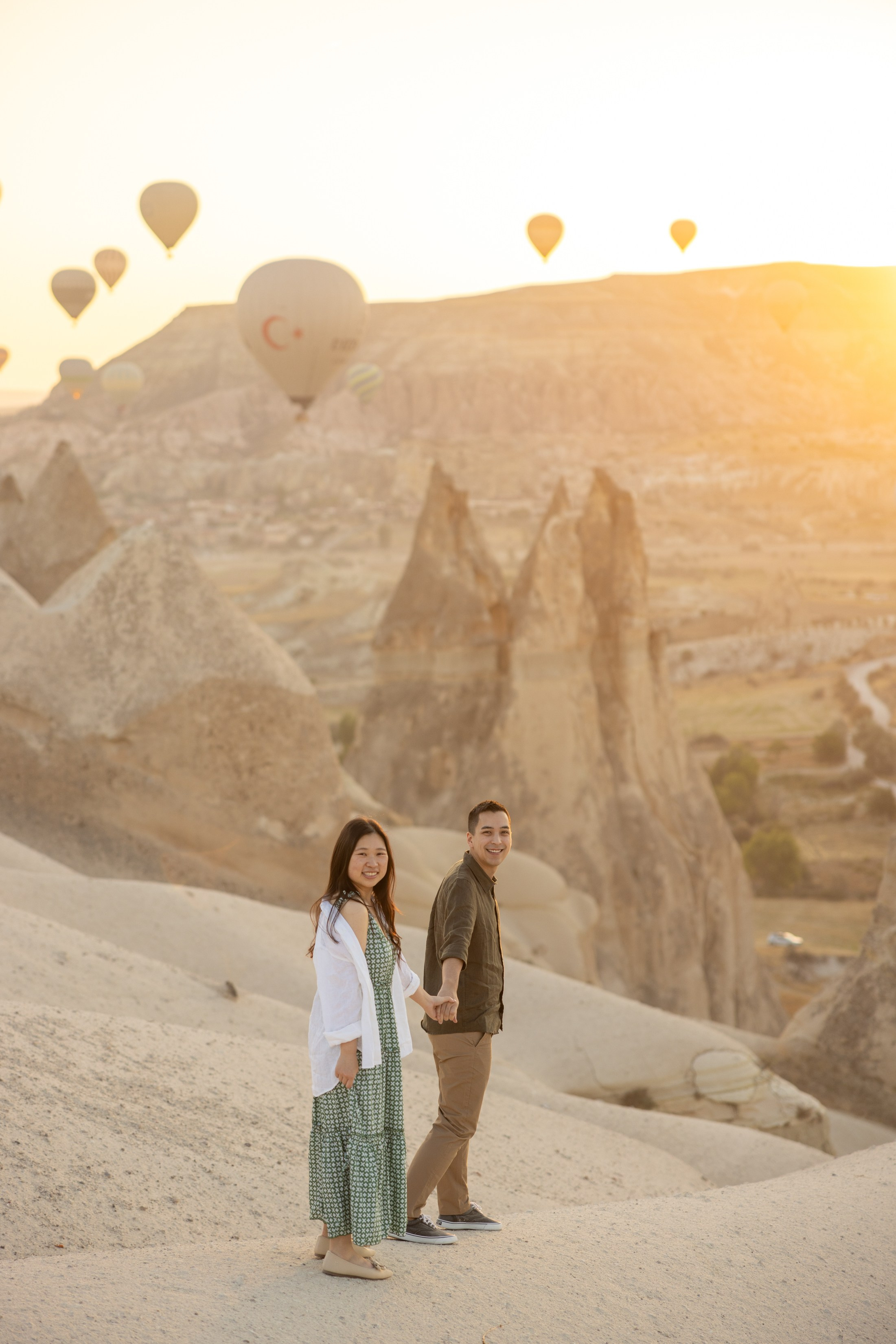 Romantic Love Story Photoshoot with Hot Air Balloons in Cappadocia. Julia Ganch I Fashion Wedding Photography I Cappadocia Turkey