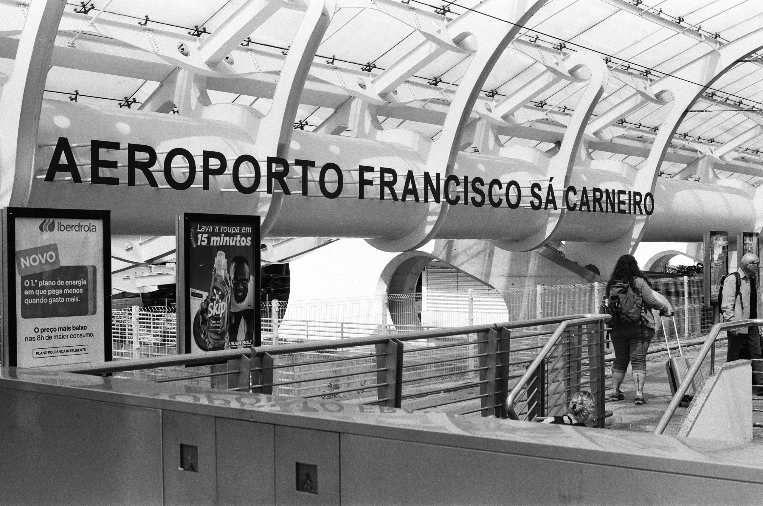 Metro-Bahnsteig am Flughafen Porto Richtung Zentrum