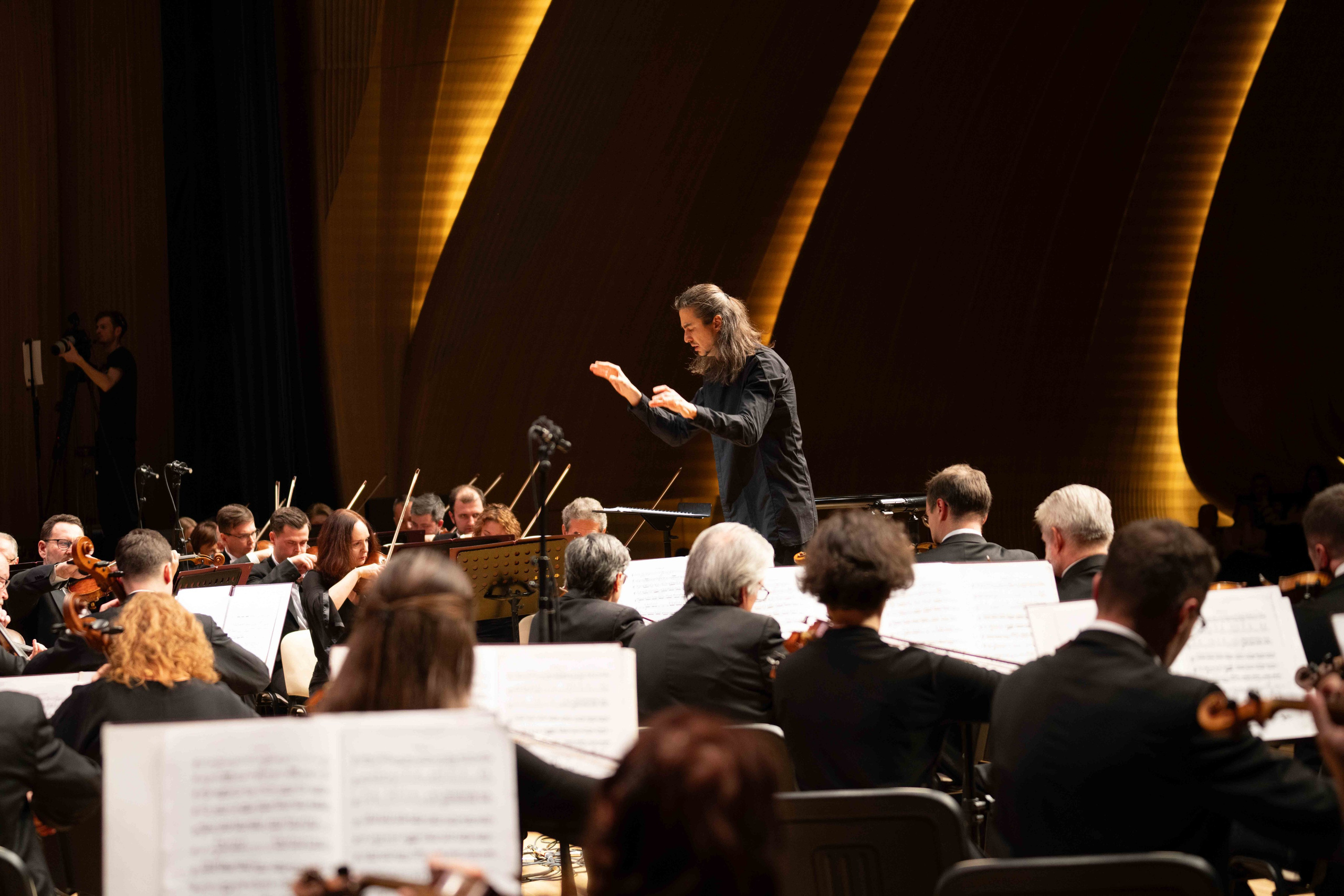 The Tchaikovsky Academic Grand Symphony Orchestra in Baku. Wedding&Event photographer Ismail Rzayev in Baku