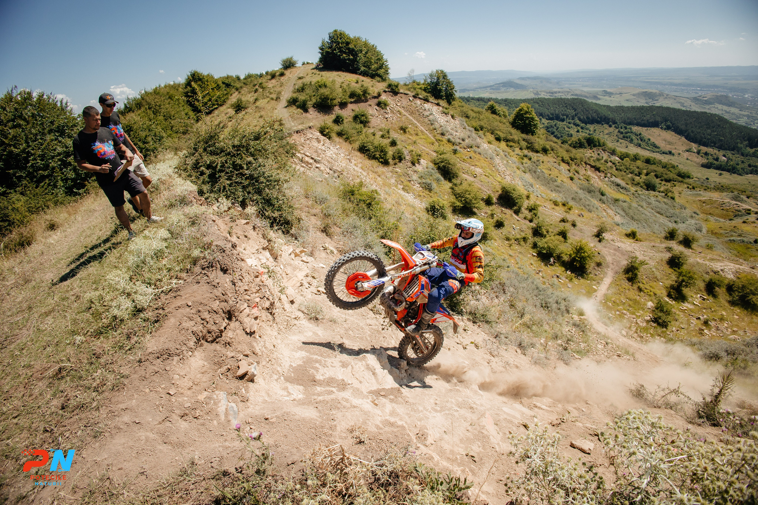 Potecile Naturii 2025. Raw Studio. Fotograful tau de nunta!