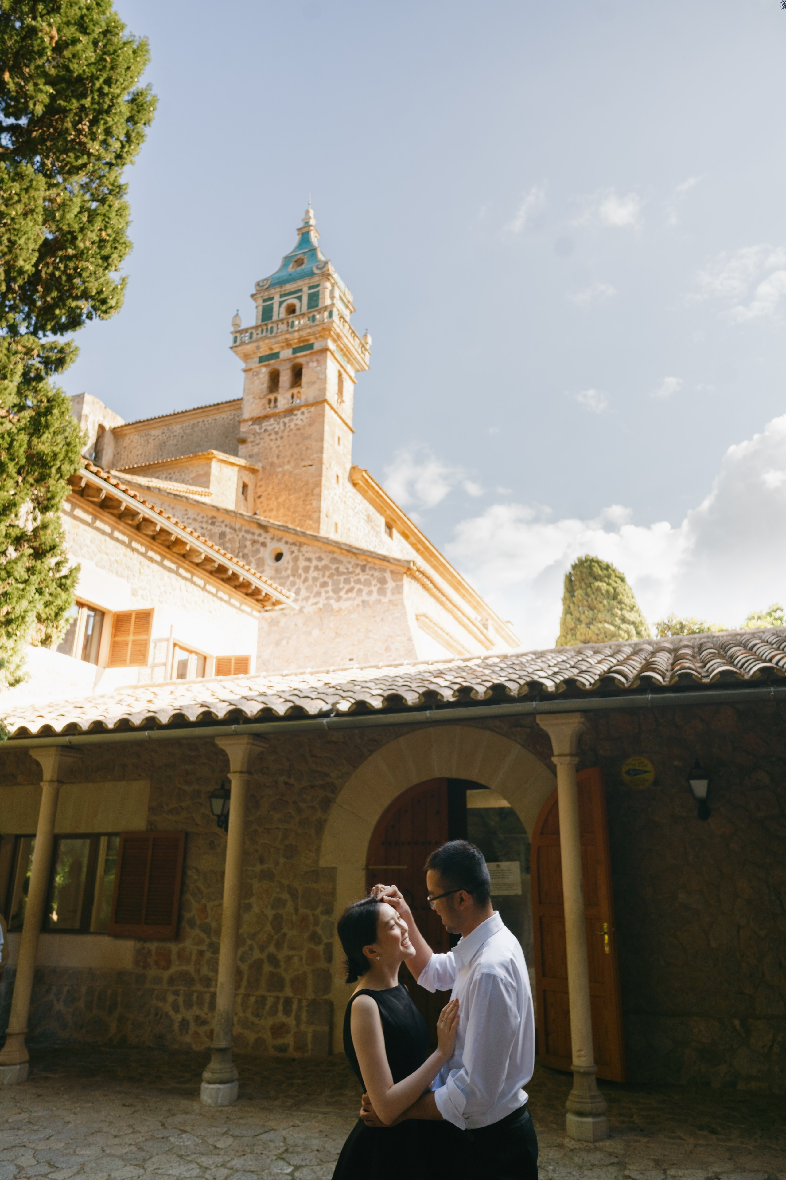 Romantic Couple Photoshoot in Valldemossa. Photographer in Mallorca