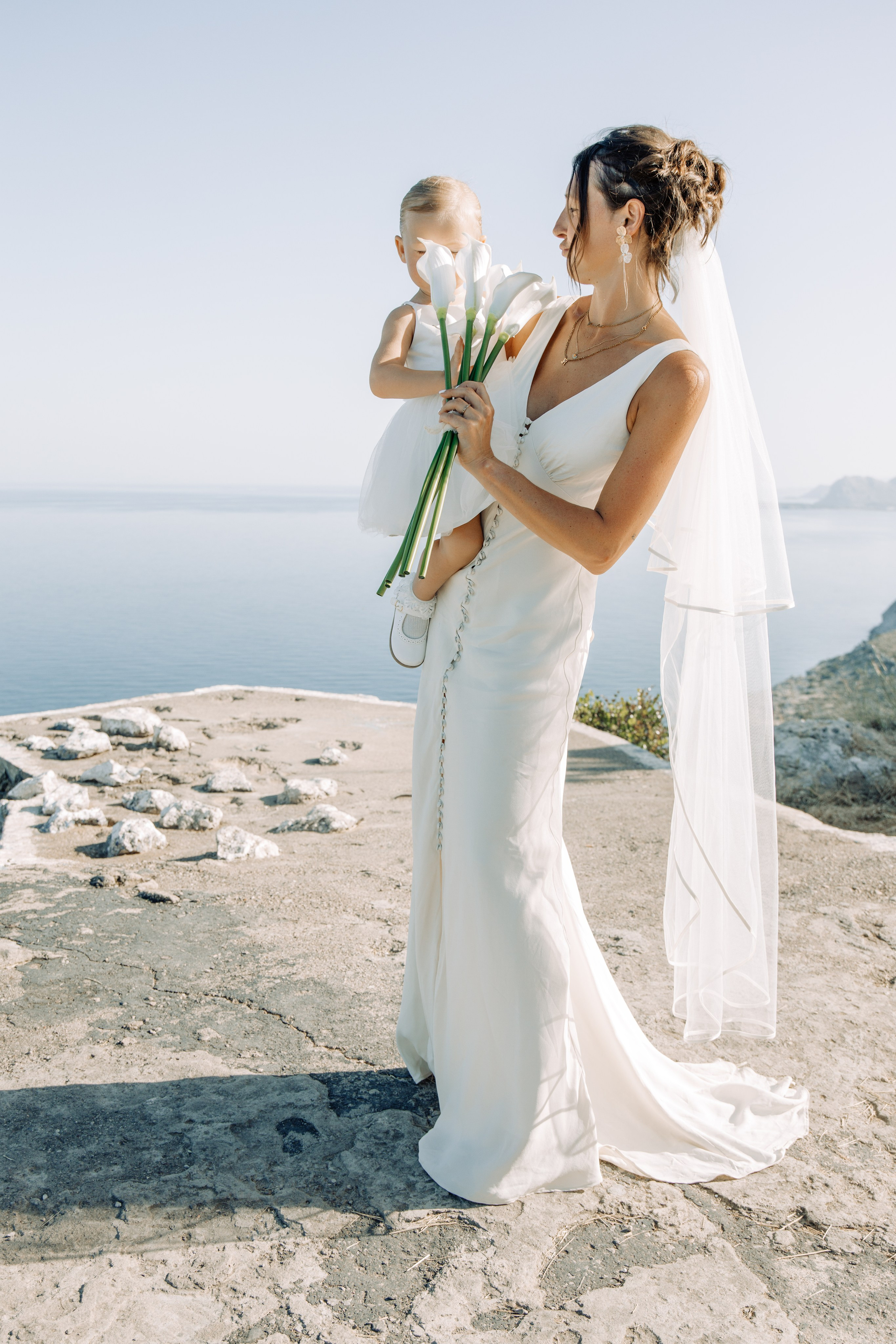 Ring exchange ceremony. Portrait- und Hochzeitsfotografin Irene Art Photo mit Sitz auf der griechischen Insel Rhodos
