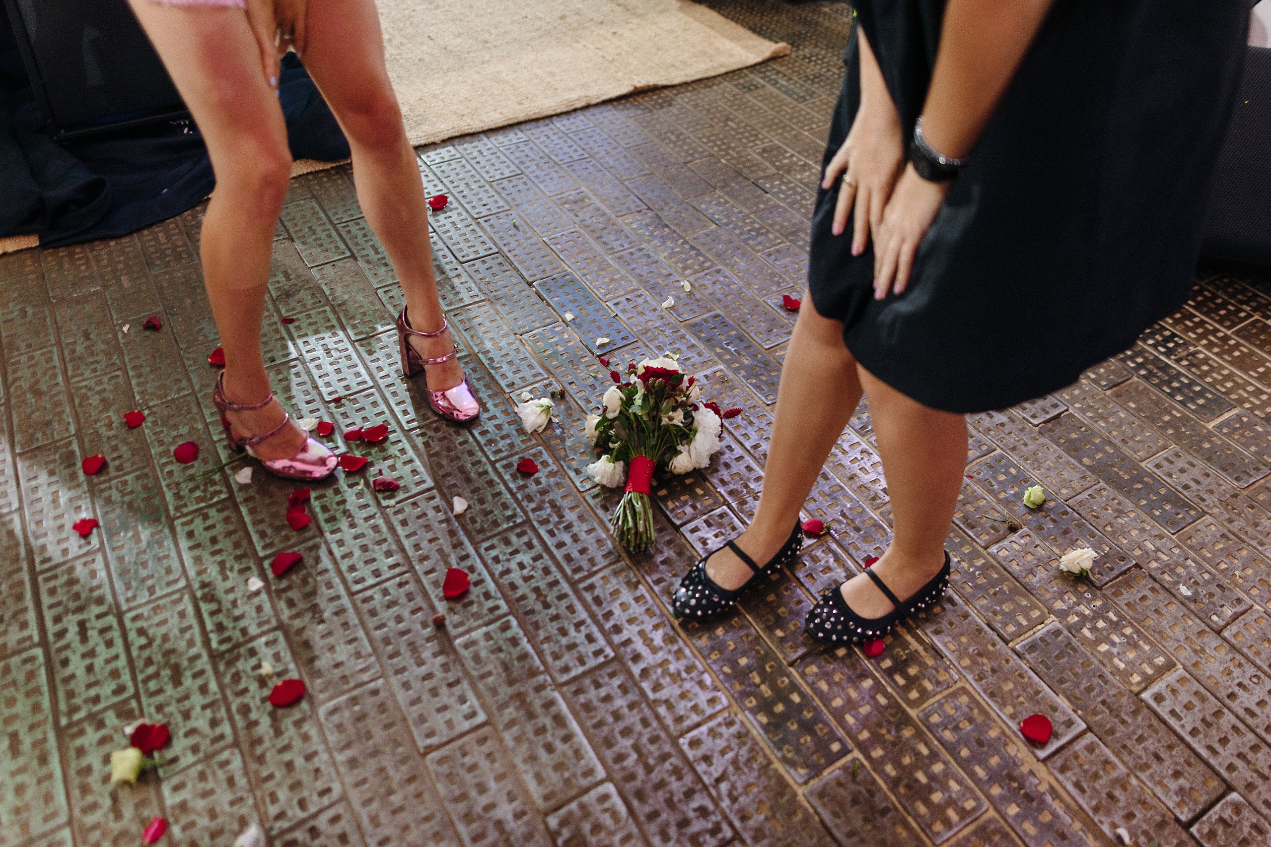 Юбилей свадьбы — 10 лет вместе, Porsche, страсть и стильная фотосессия в Риге. Евгений Тимофеев | Свадебный и контент-фотограф и видеограф в Риге