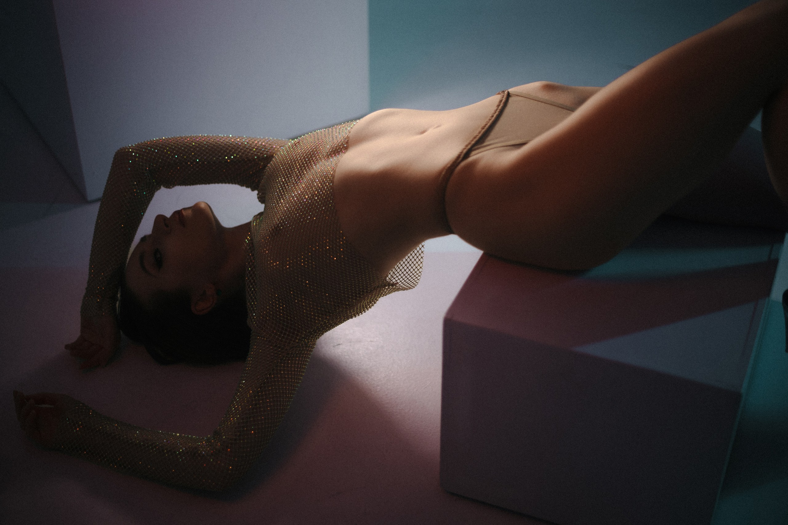 Неоновая студийная съемка в Риге, Латвия. Евгений Тимофеев | Свадебный и контент-фотограф и видеограф в Риге