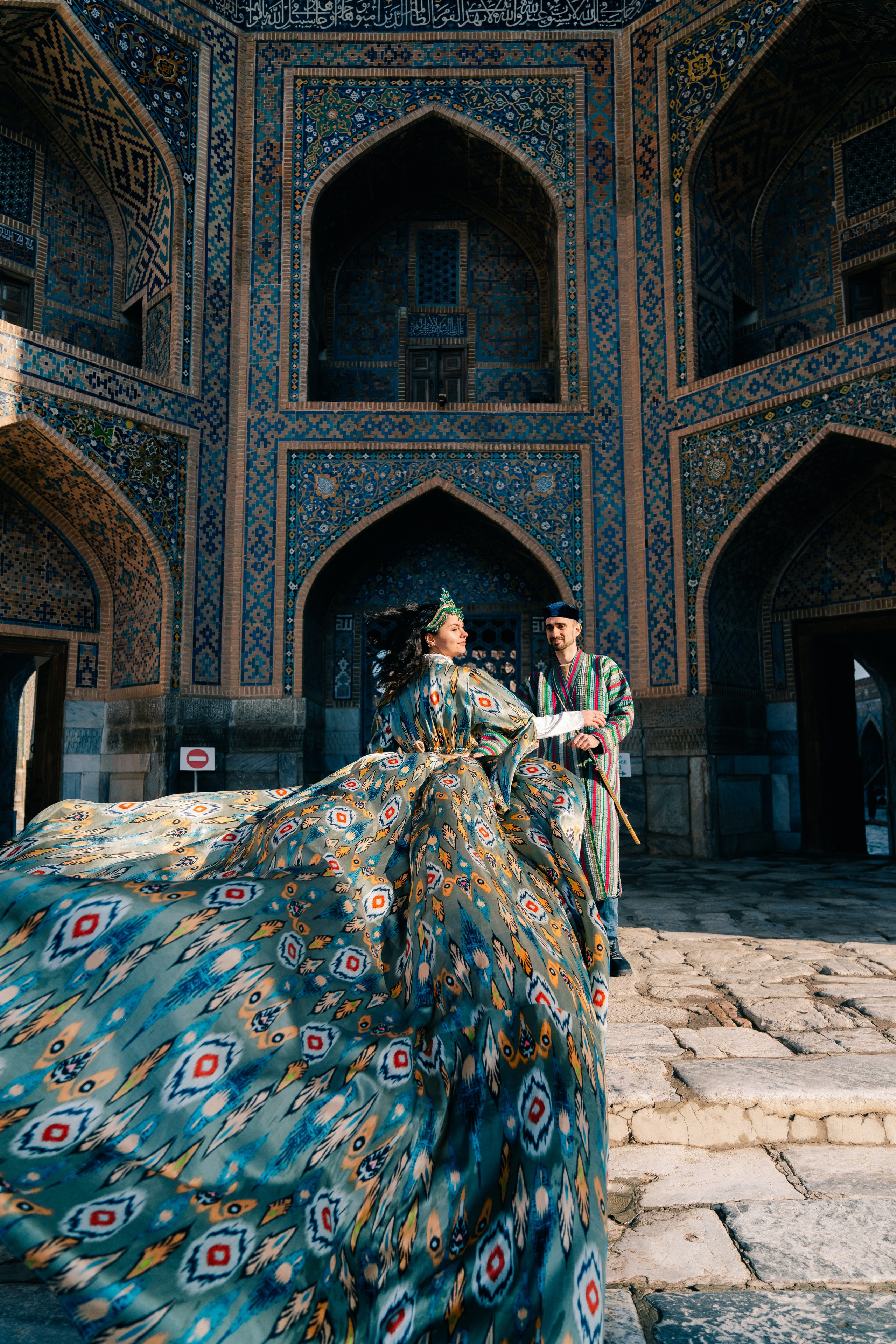 Утренняя фотосессия на площади Регистан: Магия рассвета в Самарканде. Фотограф в Узбекистане и Самарканде Джасур Марупов