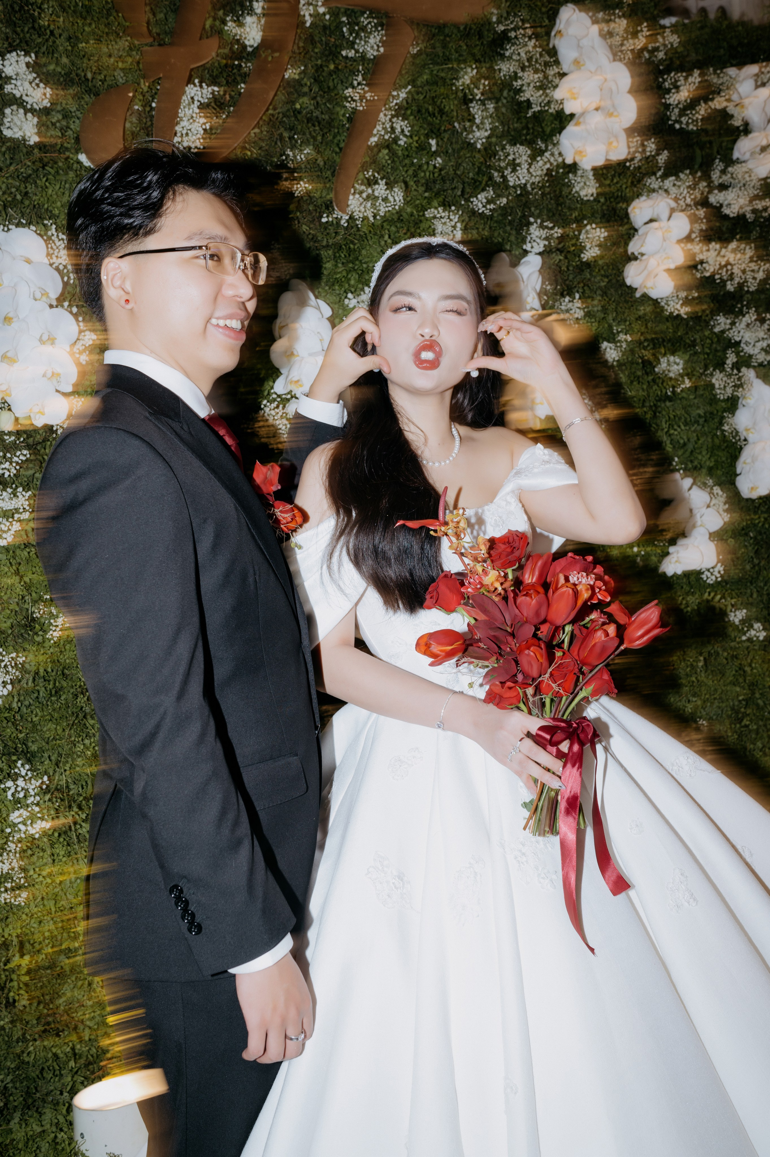DAT & TU / Wedding Party. Saigon Wedding Present | Art Beyond Moments
