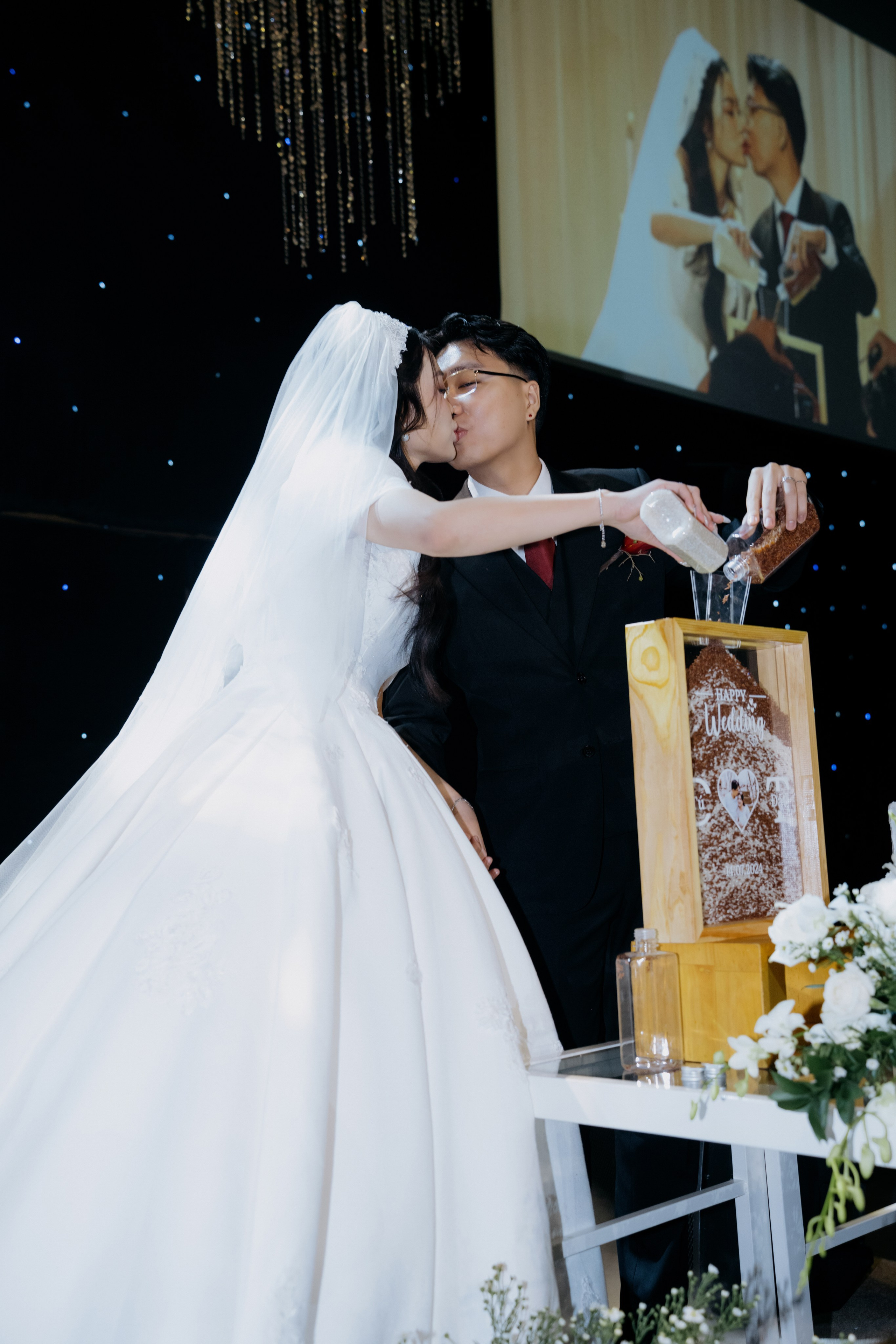 DAT & TU / Wedding Party. Saigon Wedding Present | Art Beyond Moments