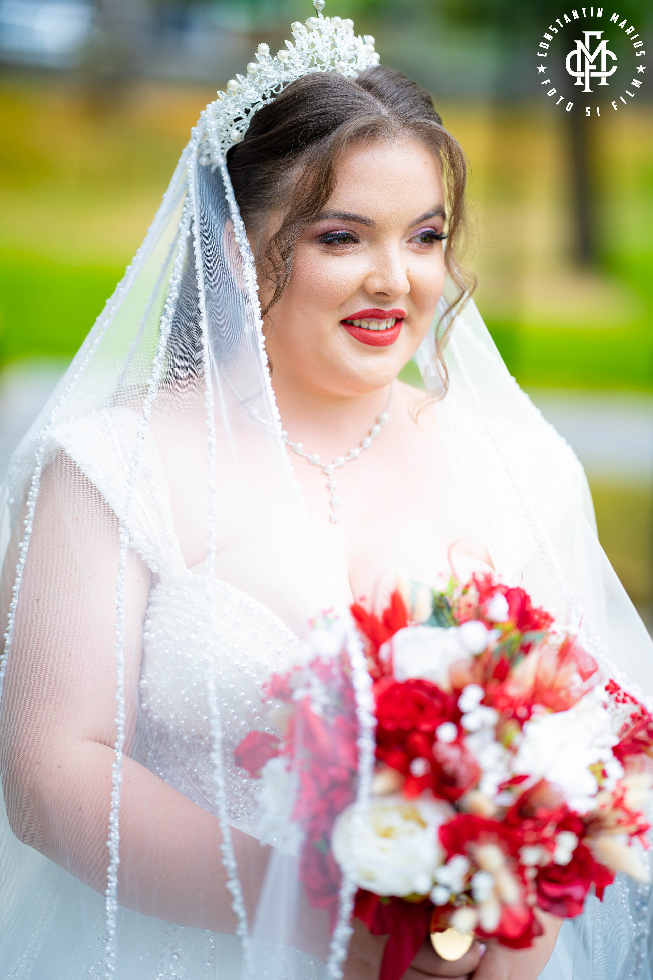 WEDDING PHOTOGRAPHY. DESPRE NOI