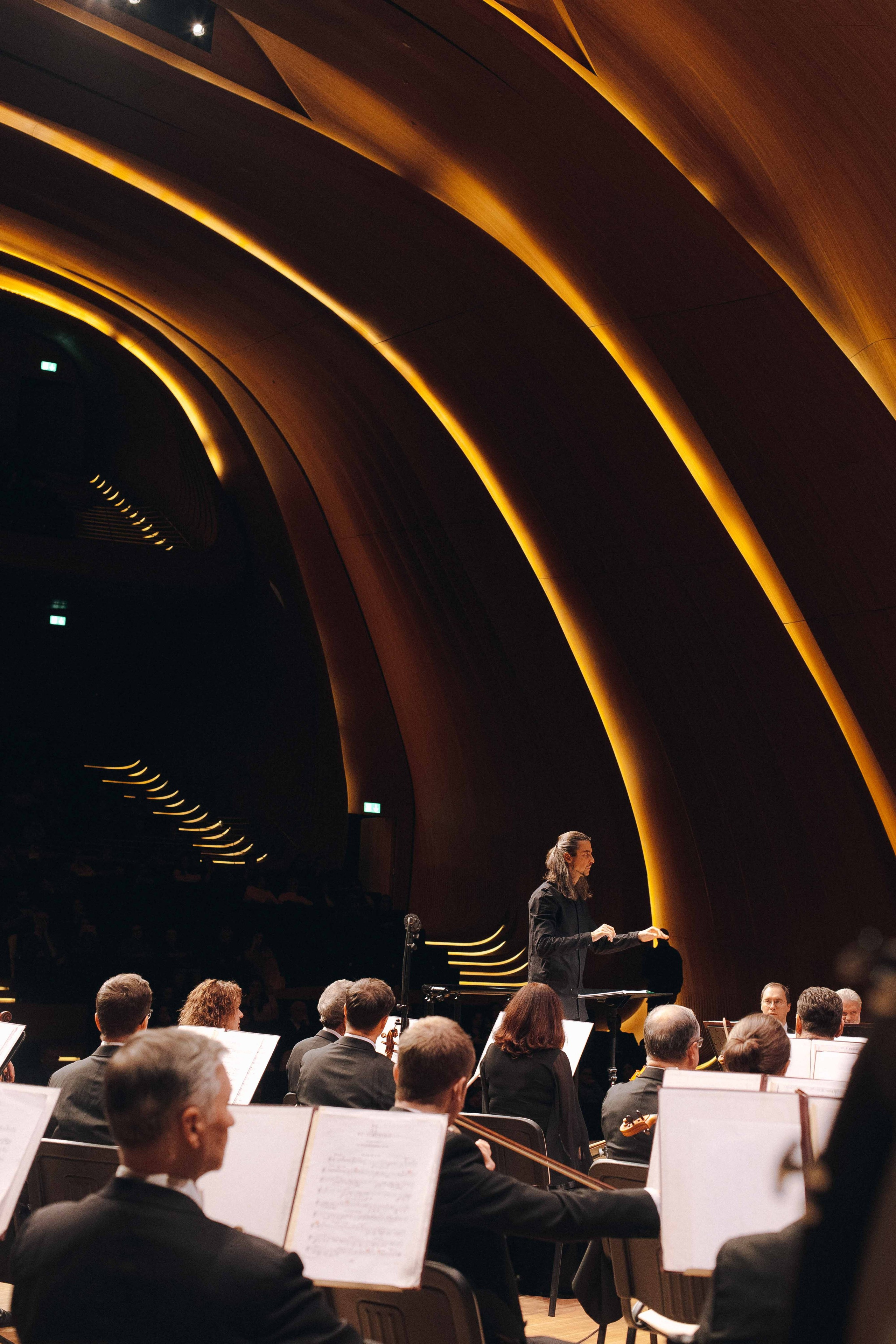 The Tchaikovsky Academic Grand Symphony Orchestra in Baku. Wedding&Event photographer Ismail Rzayev in Baku