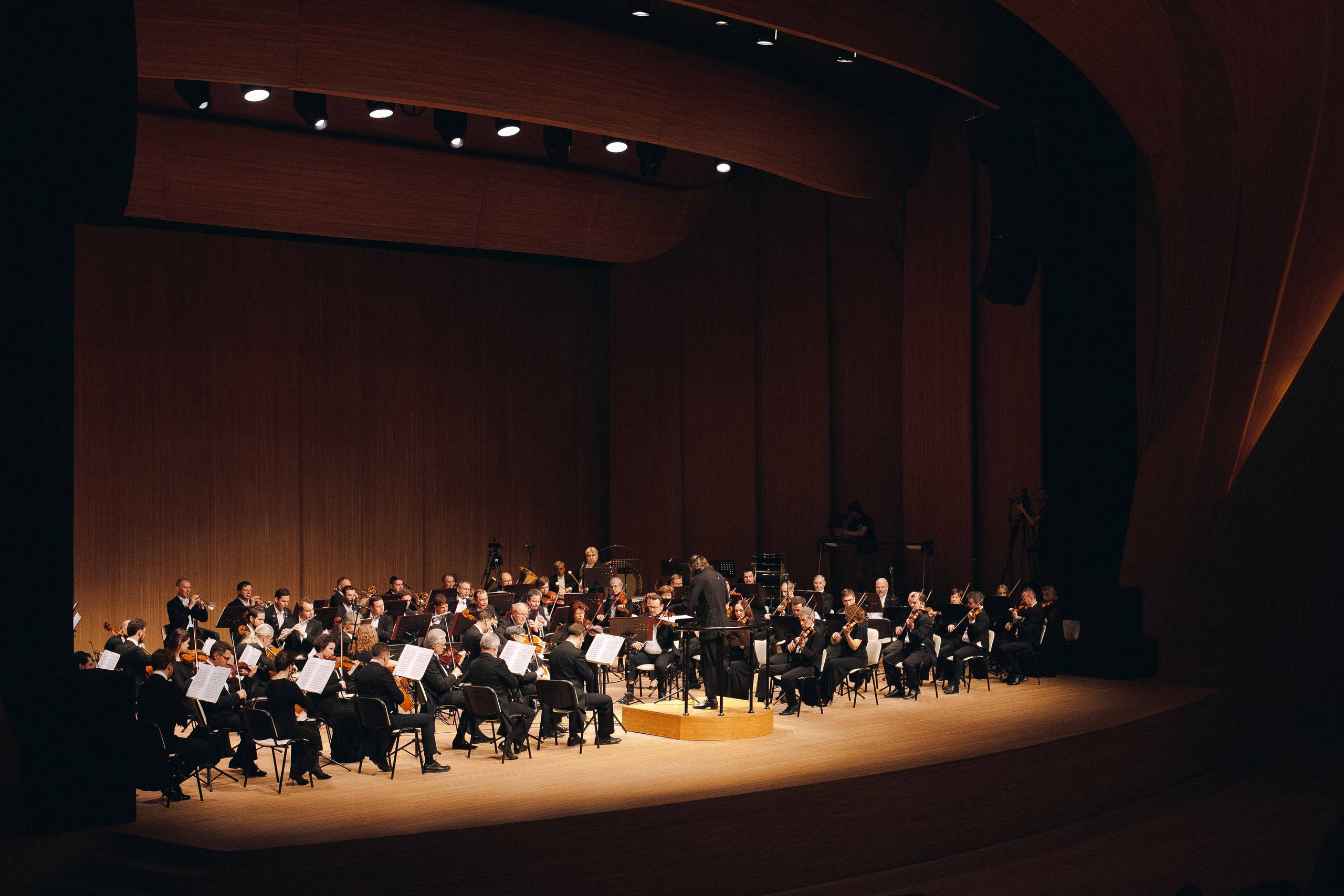 The Tchaikovsky Academic Grand Symphony Orchestra in Baku. Wedding&Event photographer Ismail Rzayev in Baku