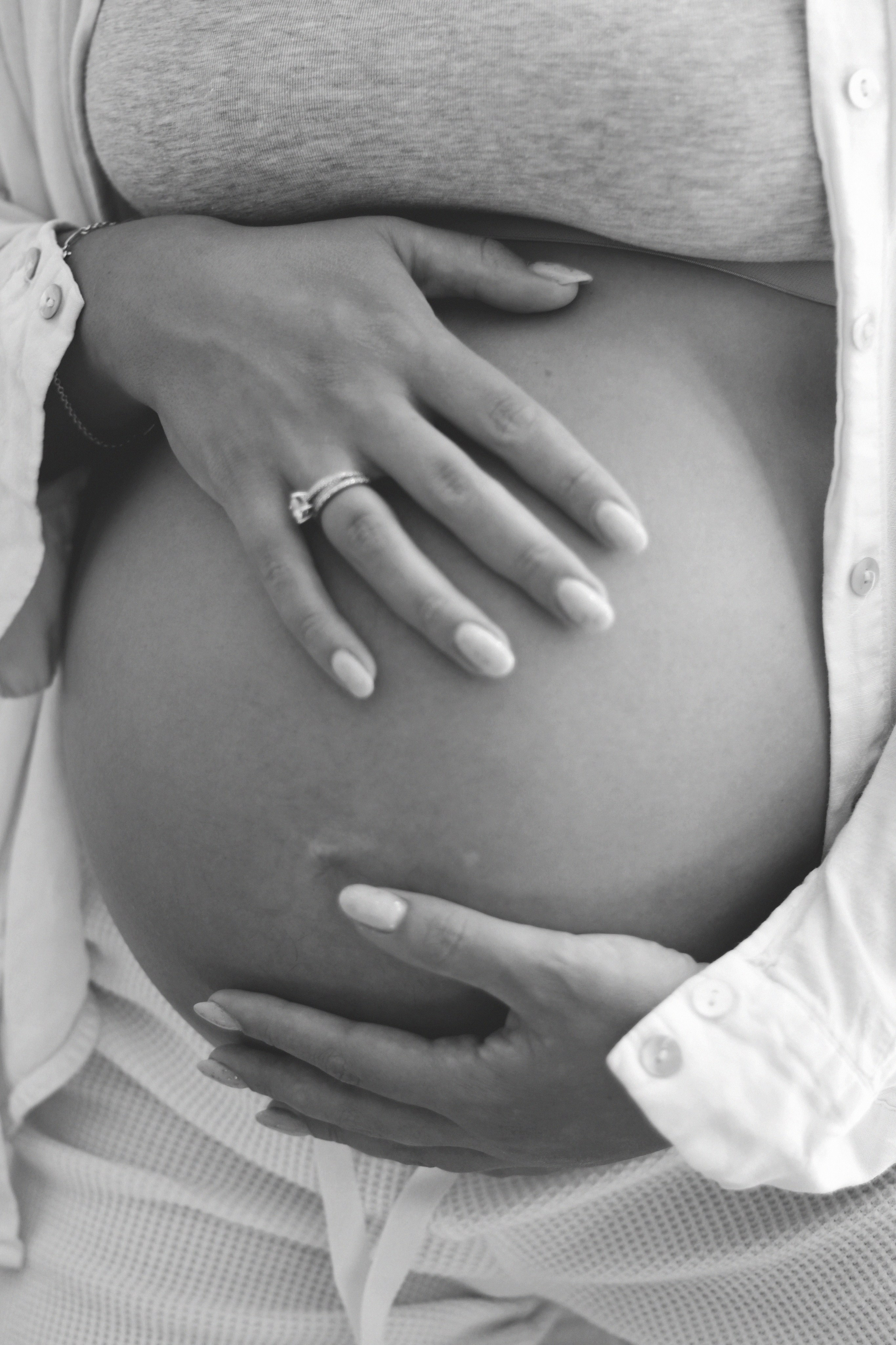 Maternity, Family & Pregnancy Photoshoot at Home. Lana Petrychenko — Portrait & Family Photographer. Valencia, Spain