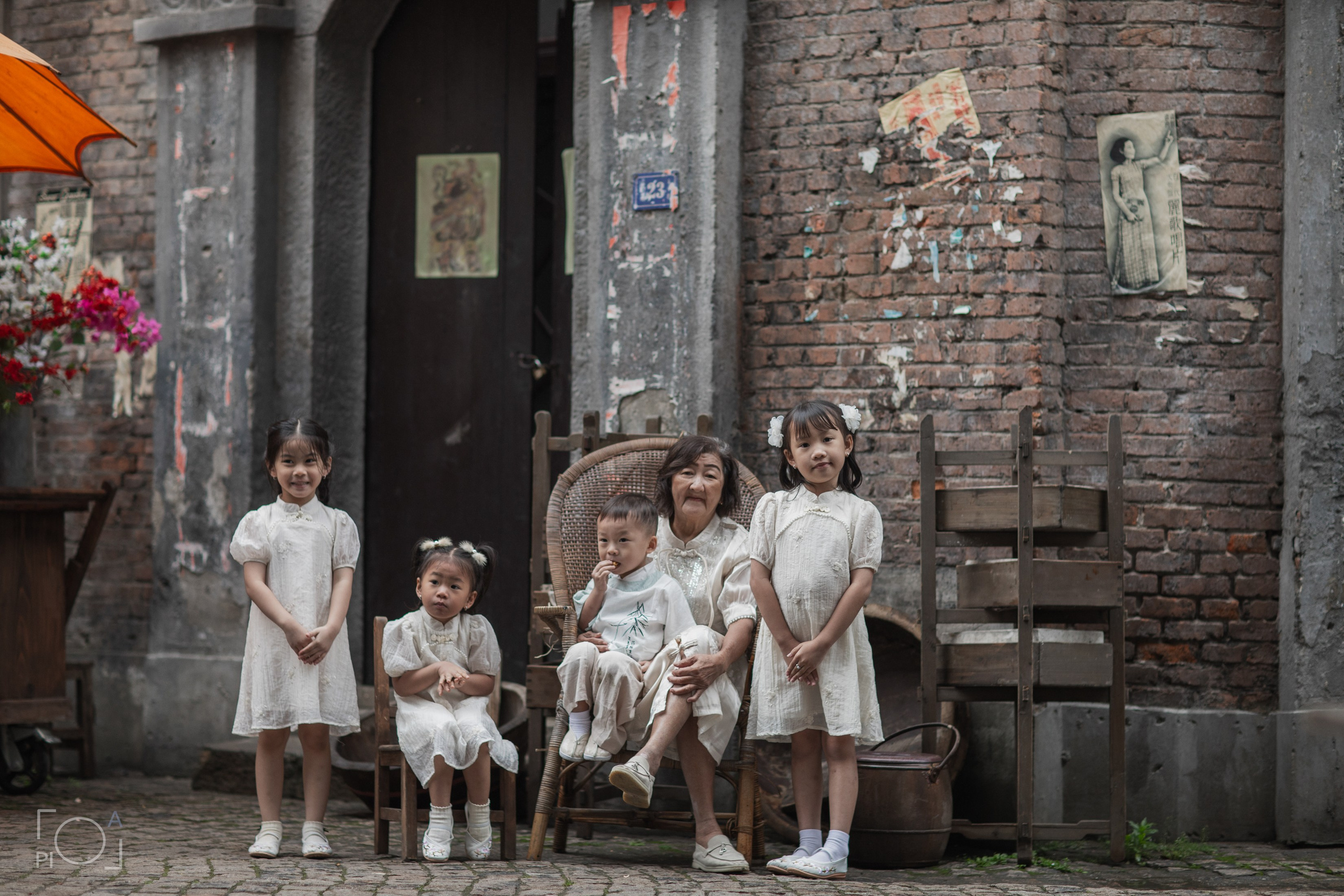 Семейная фотосессия в шанхайской киностудии. Photographer in Shanghai — Lola Pidluskaya