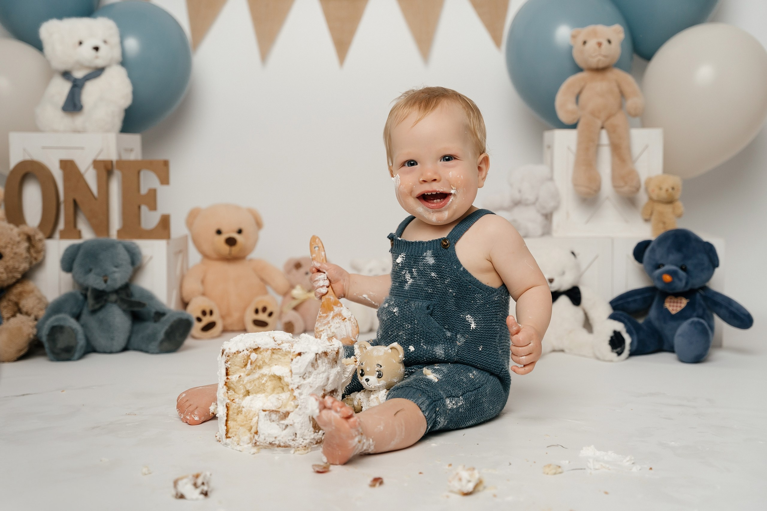 First birthday cake smash session. Newborn and family photographer. Hills District. Sydney