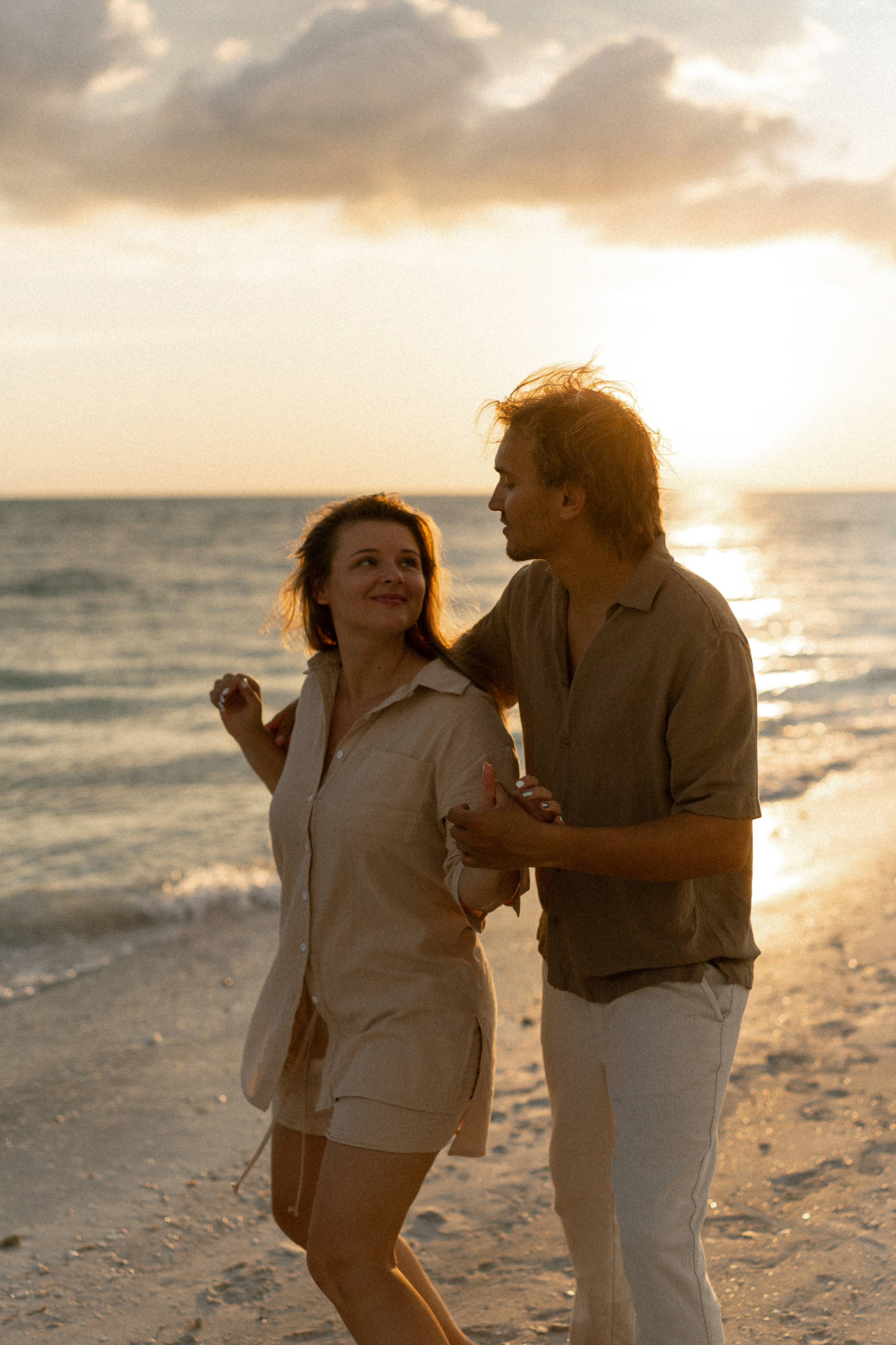 Olya & Misha. Ocean. Photographer Vladmir Gladkov
